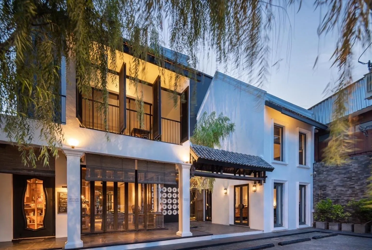 Facade/entrance in Hotel Ping Silhouette