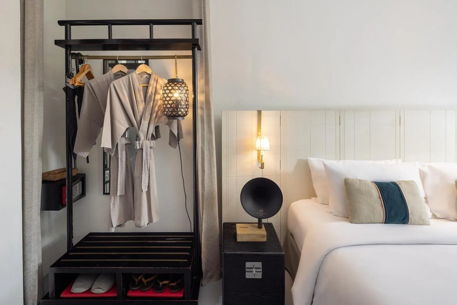 Photo of the whole room in Hotel Ping Silhouette