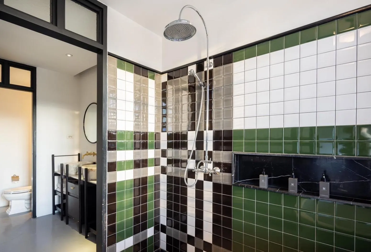 Shower in Hotel Ping Silhouette