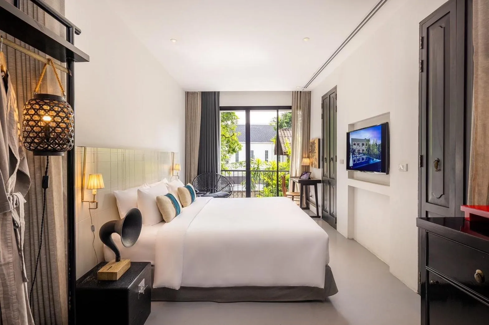 Bedroom in Hotel Ping Silhouette