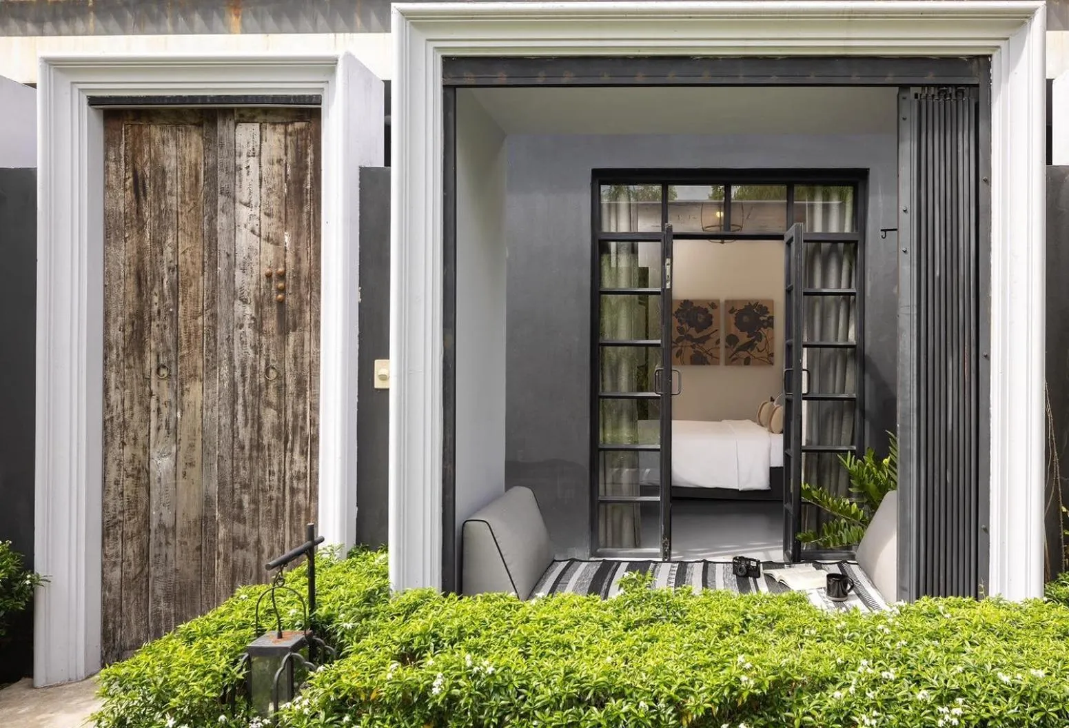 Garden view in Hotel Ping Silhouette