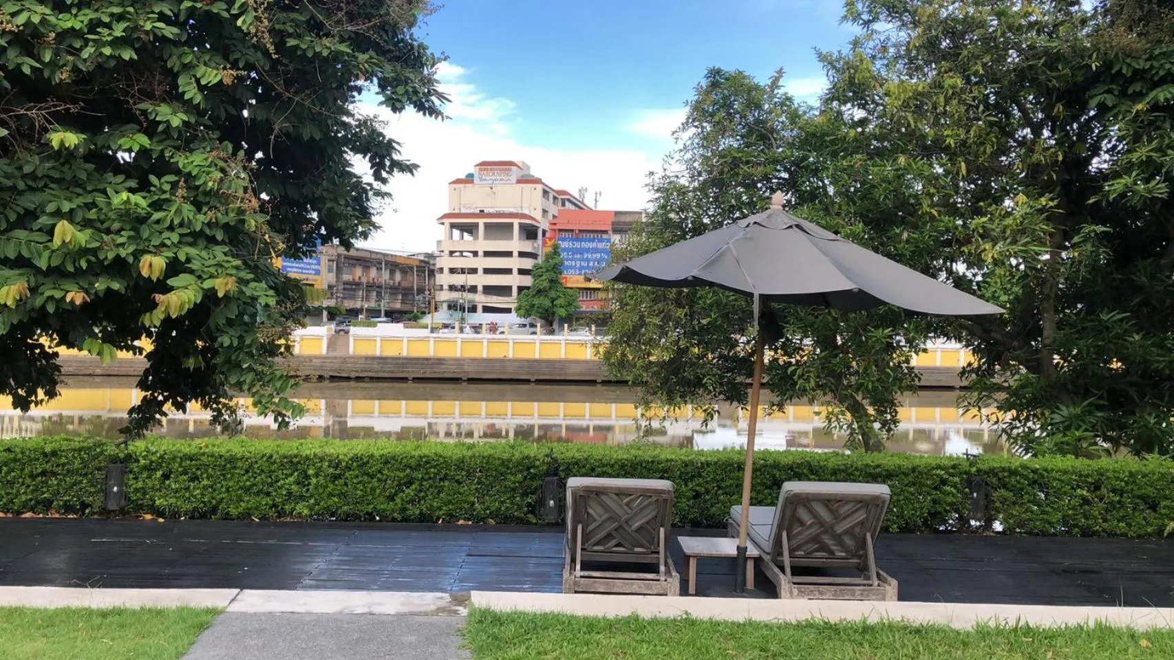Seating area in Hotel Ping Silhouette
