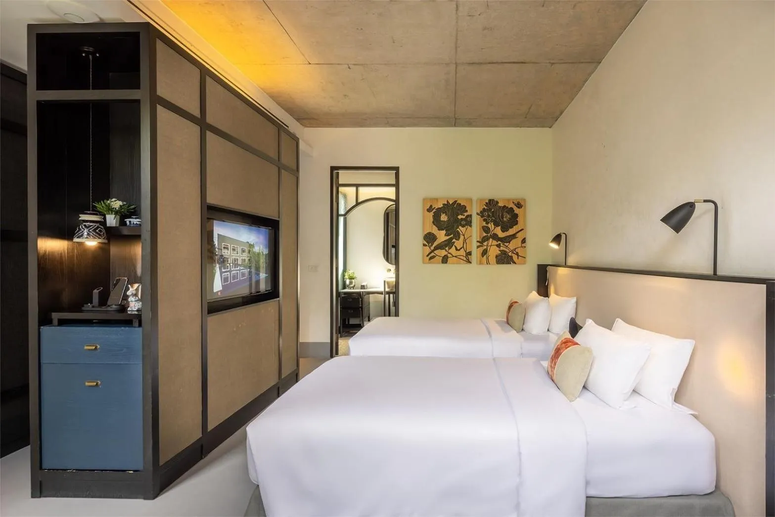 Bed in Hotel Ping Silhouette