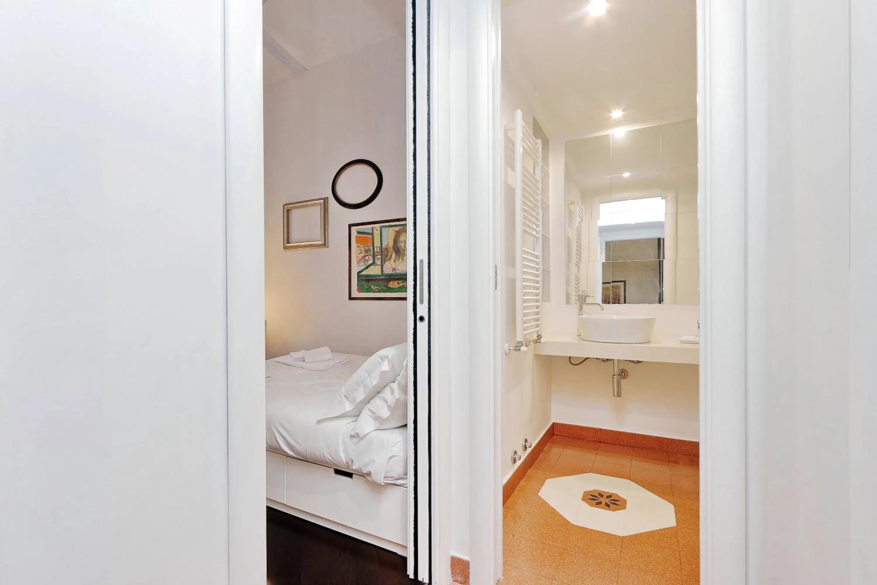 Bathroom, Bed in Clementina