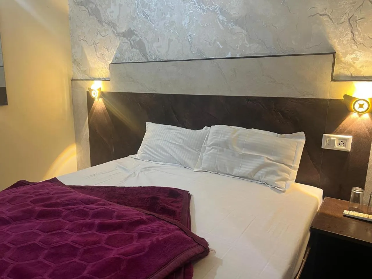 Bed in Hotel Blessing Inn