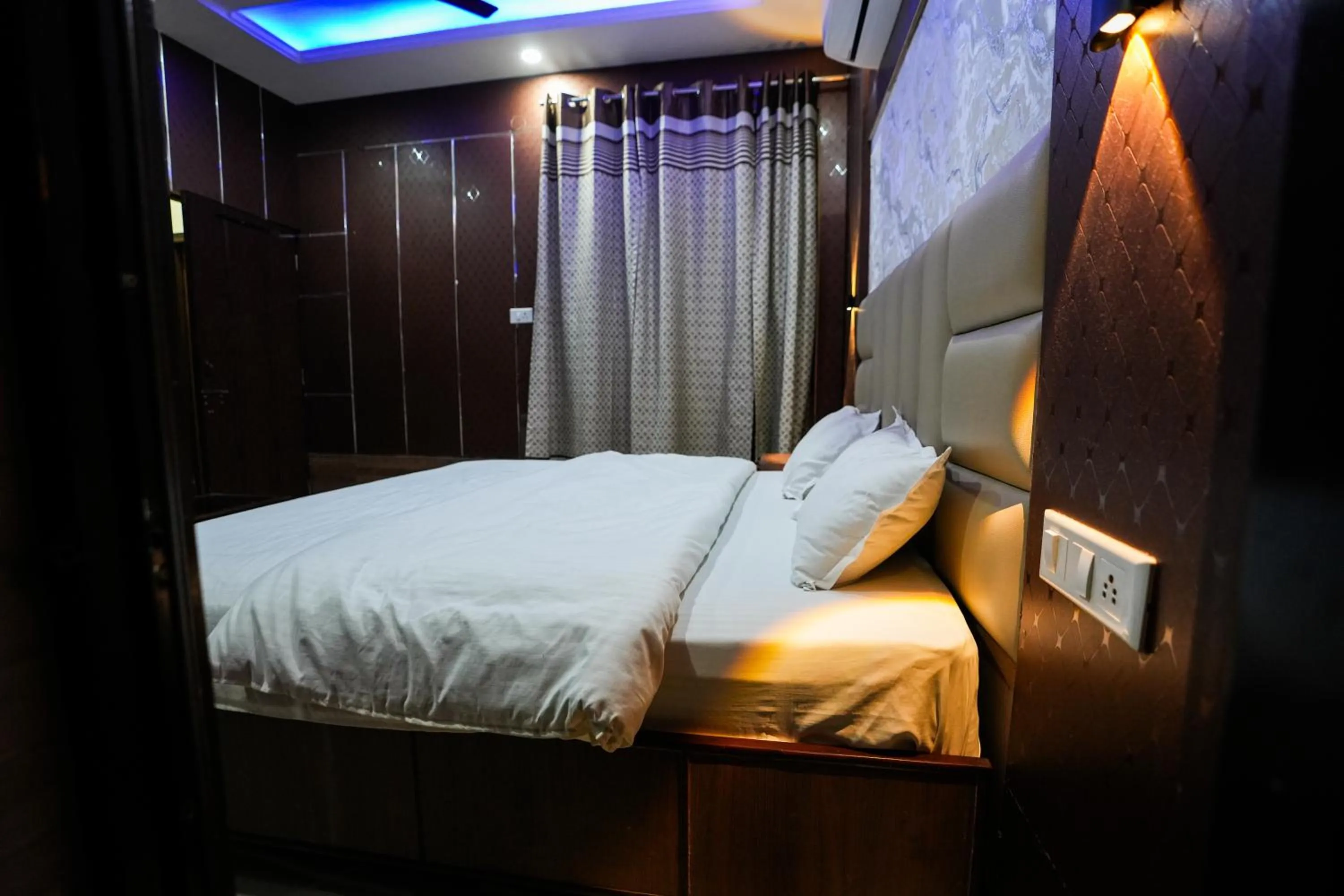 Bed in Hotel Blessing Inn