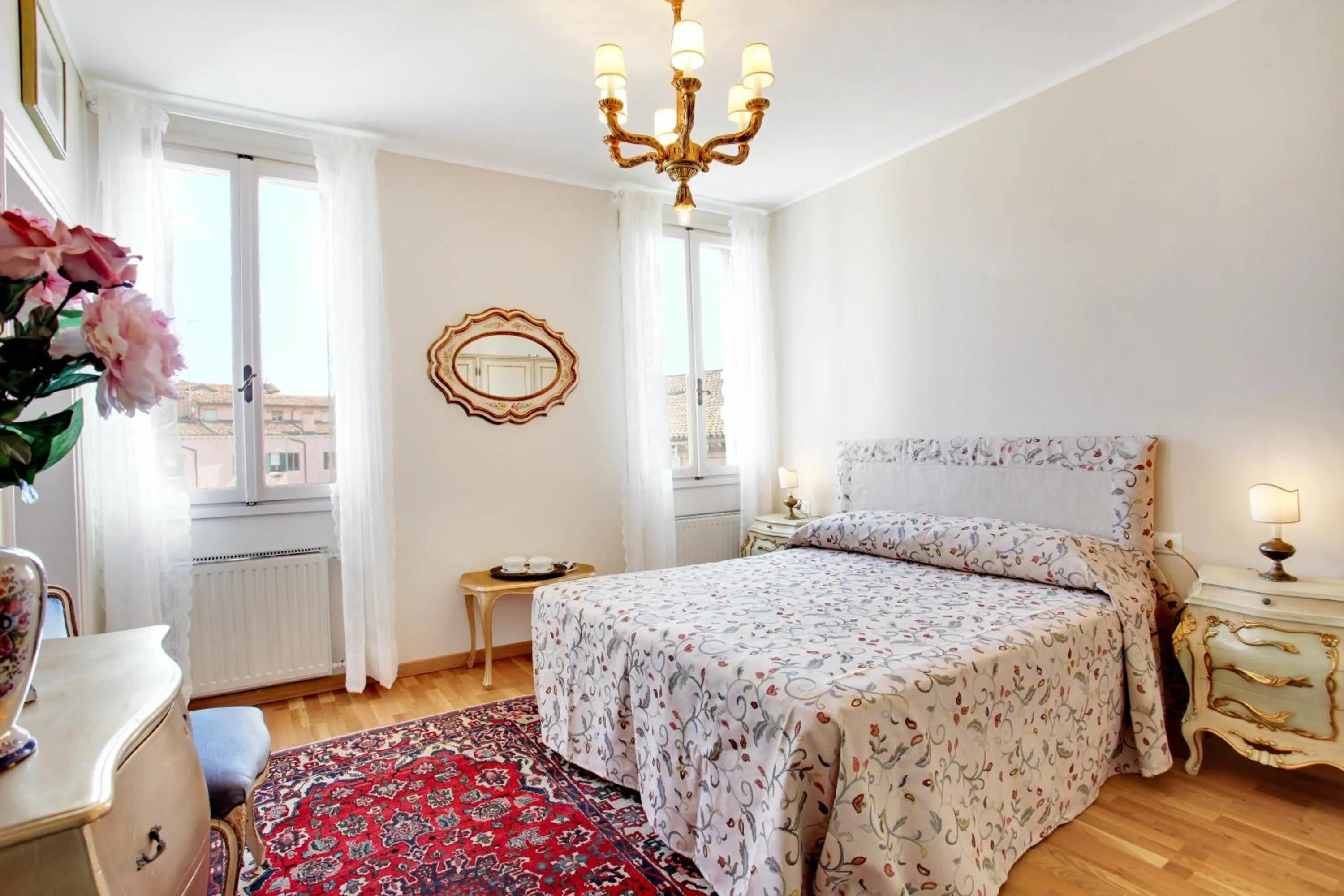 Bedroom, Bed in Canale