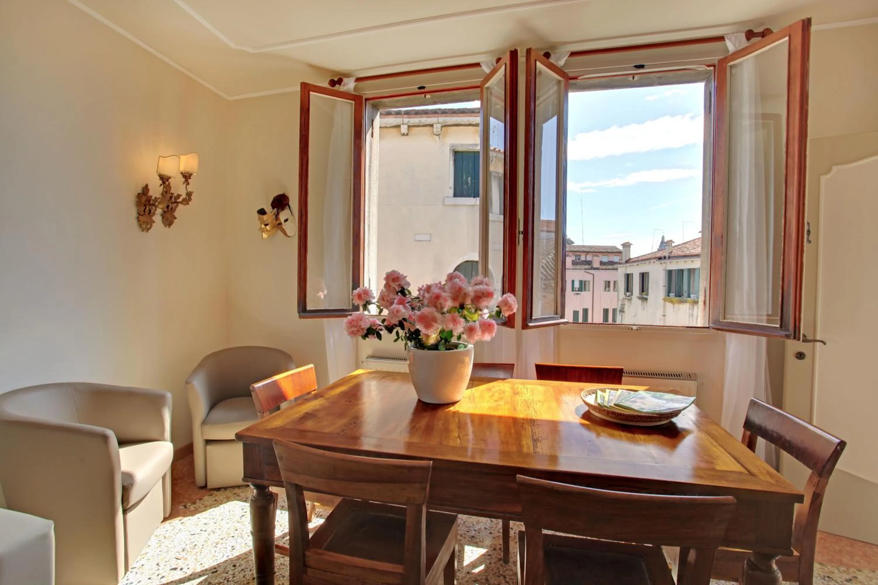 Dining area in Canale