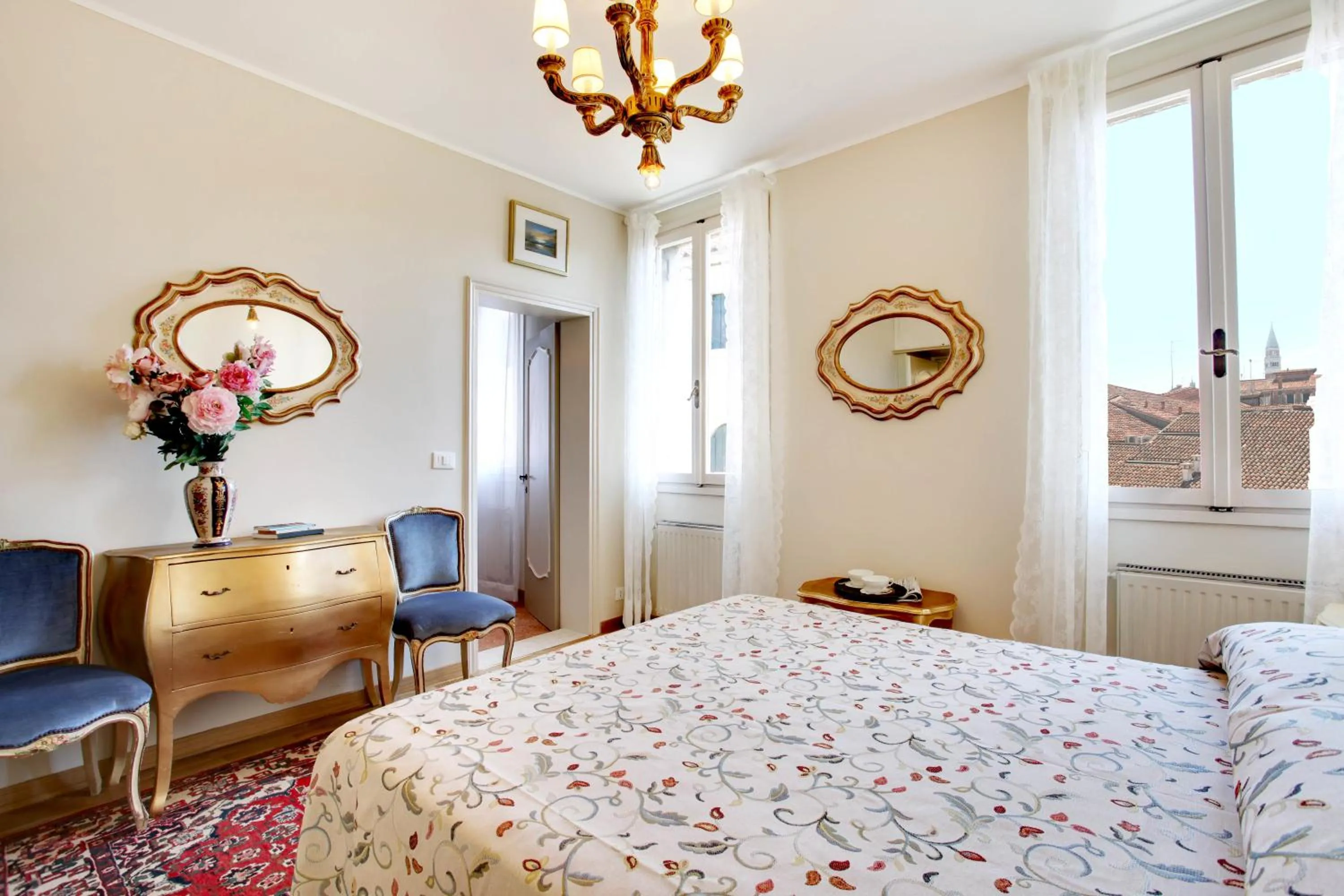 Bedroom, Bed in Canale