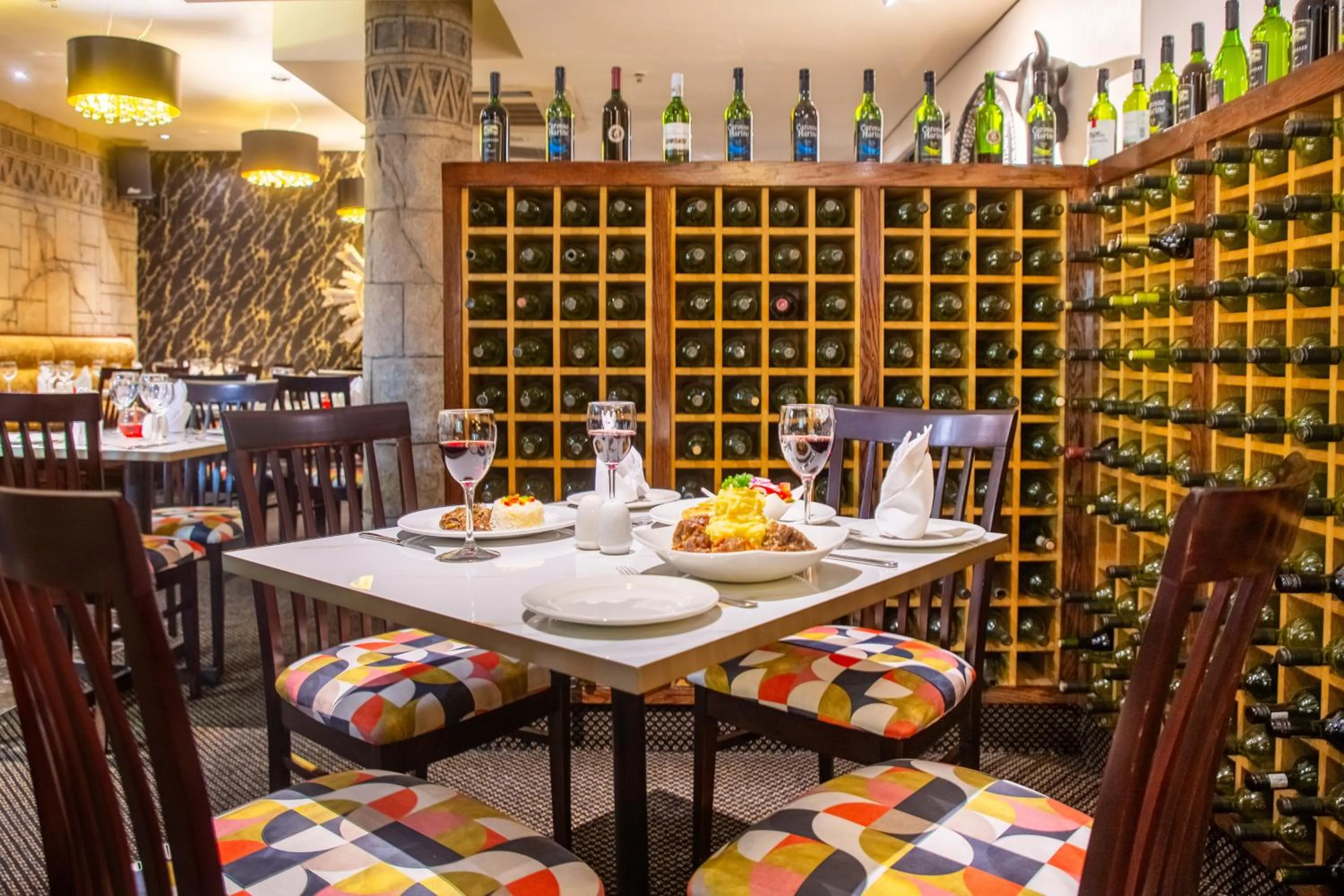 Restaurant/places to eat in Cape Town Lodge Hotel