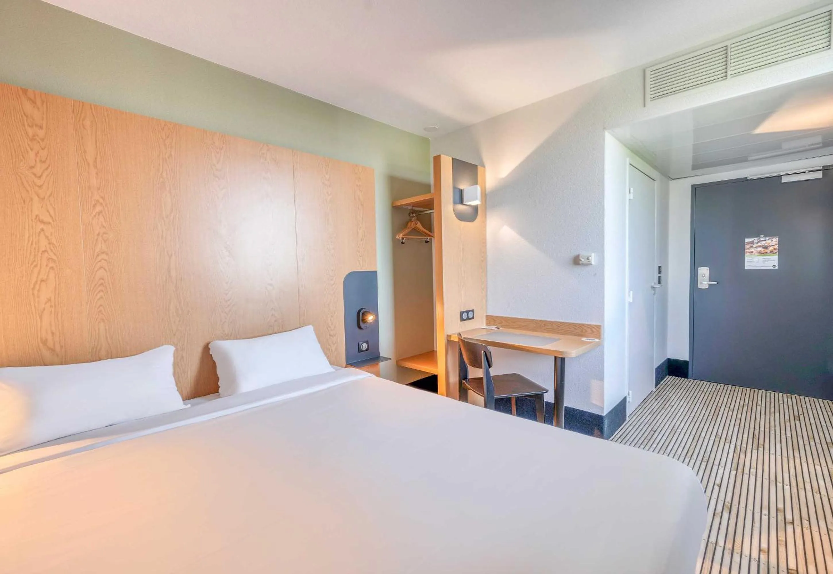 Bedroom, Bed in B&B HOTEL Bordeaux Centre Bègles