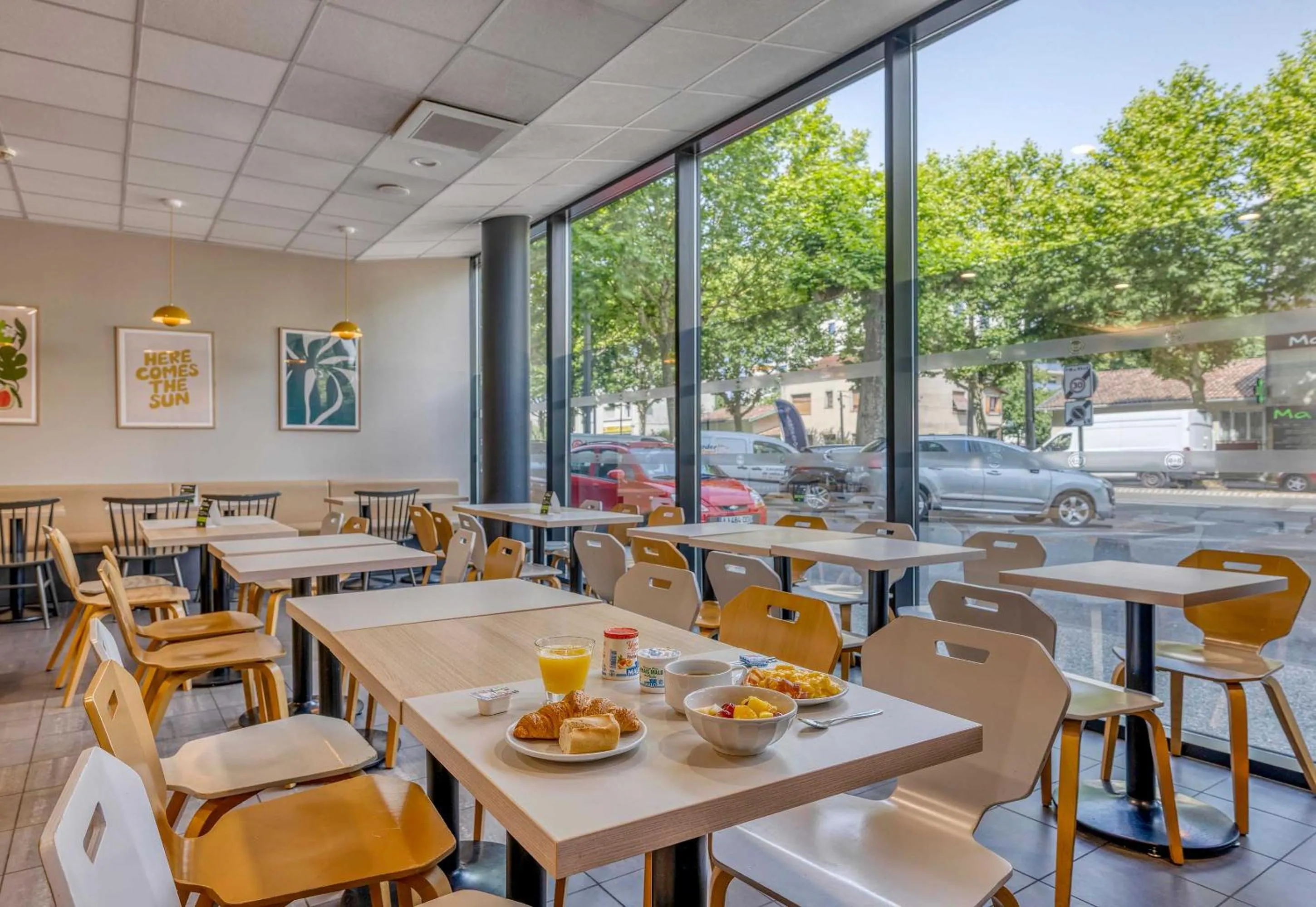 Restaurant/places to eat in B&B HOTEL Bordeaux Centre Bègles