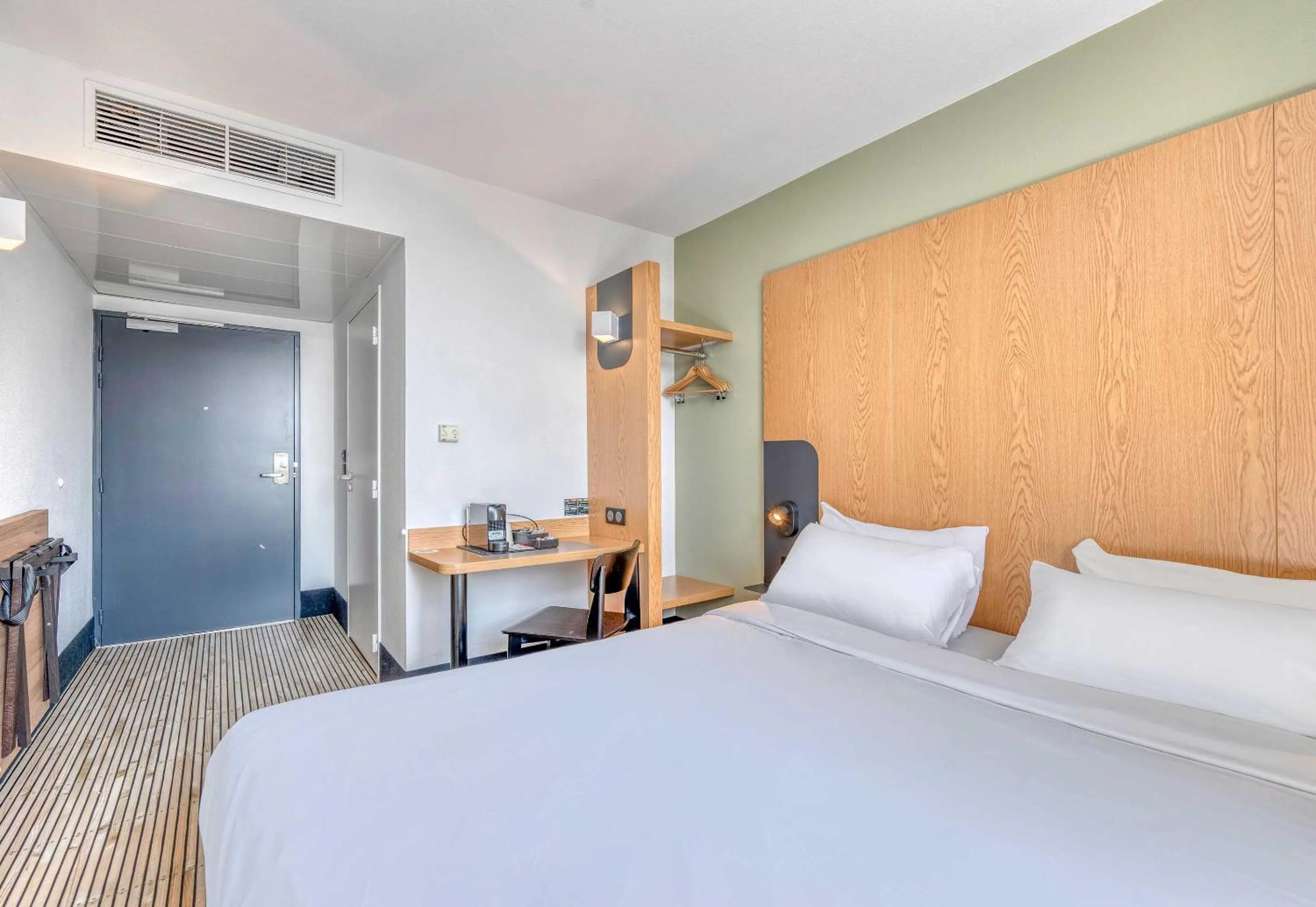 Bedroom, Bed in B&B HOTEL Bordeaux Centre Bègles