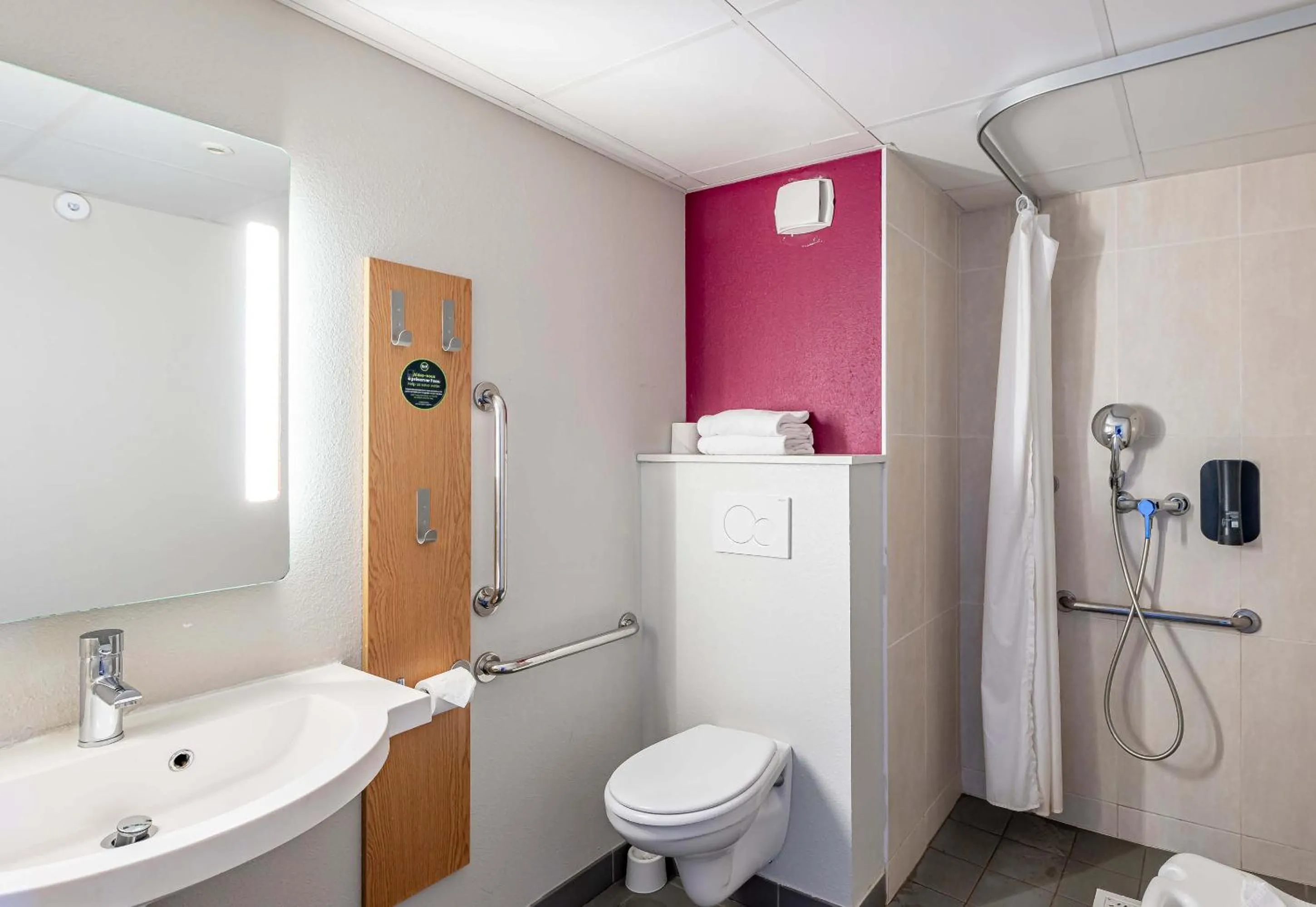 Bathroom in B&B HOTEL Bordeaux Centre Bègles