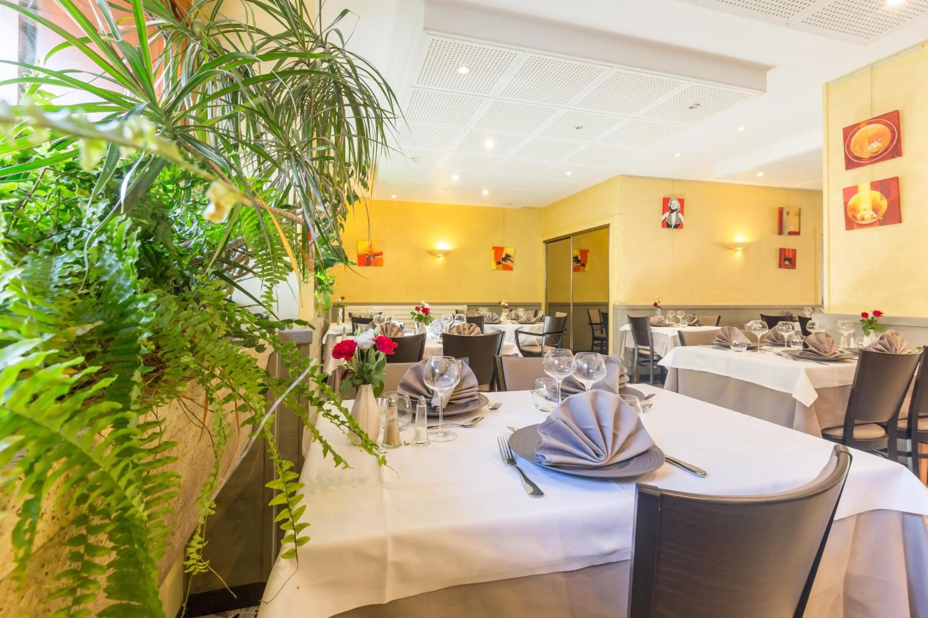 Decorative detail in Logis SPA Hotel Restaurant De La Poste