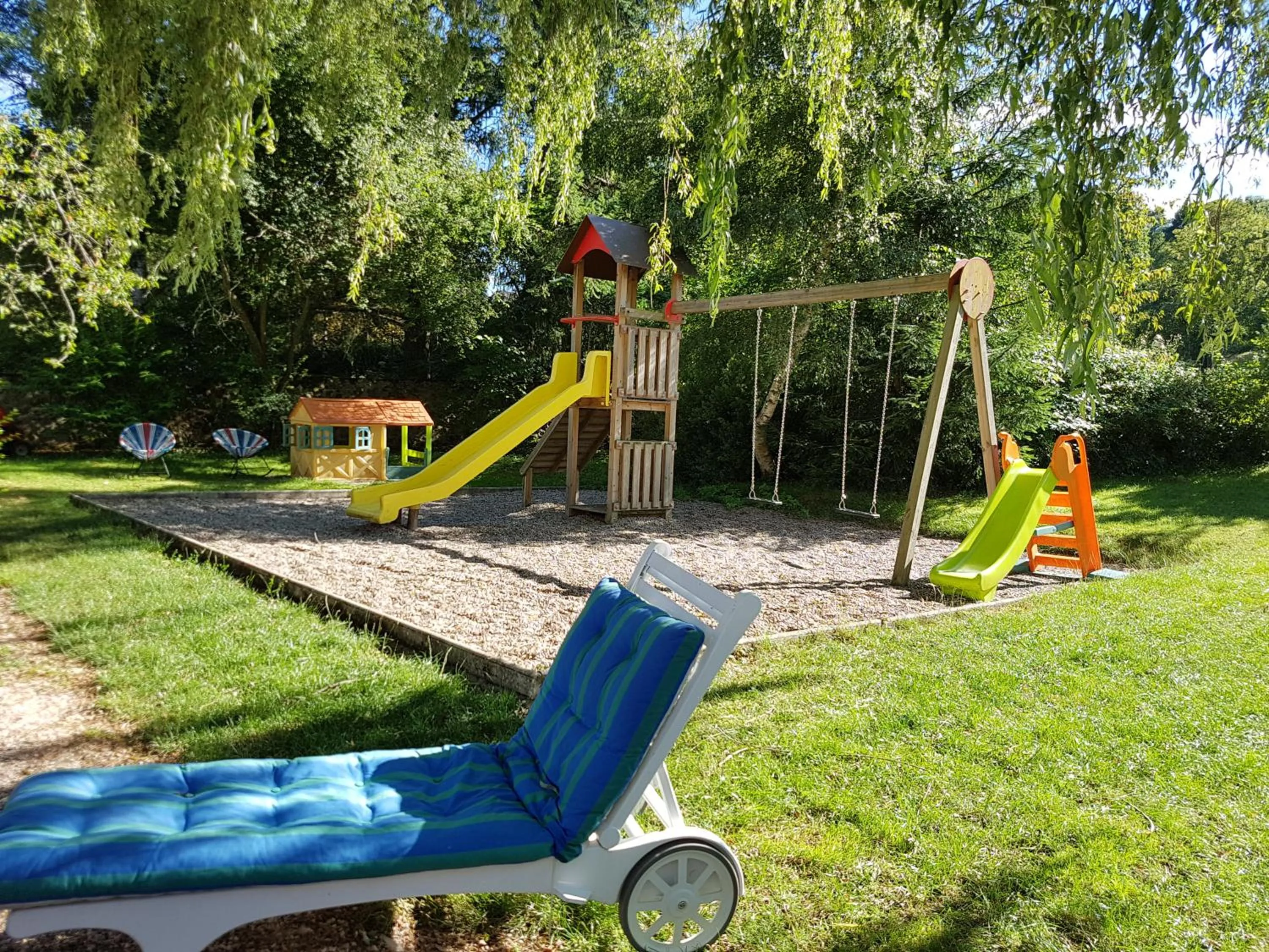 Garden in Logis SPA Hotel Restaurant De La Poste