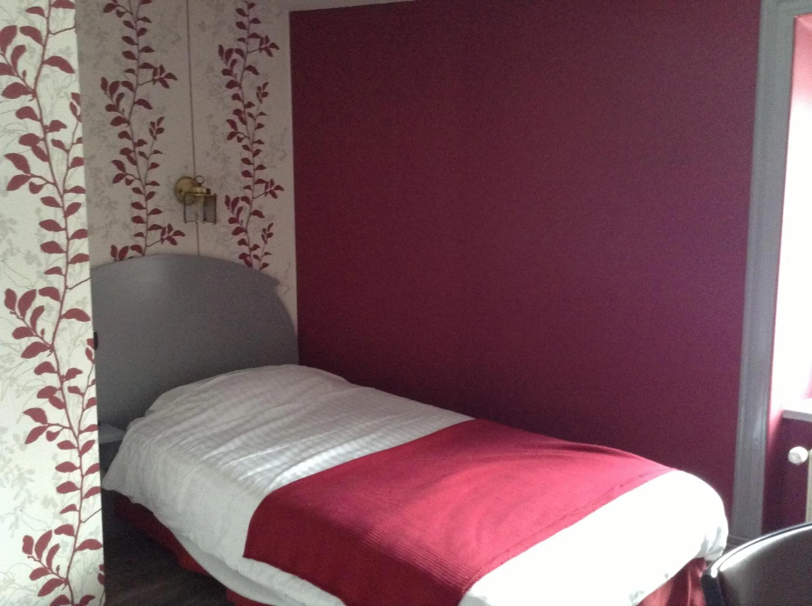 Bedroom, Bed in Logis SPA Hotel Restaurant De La Poste