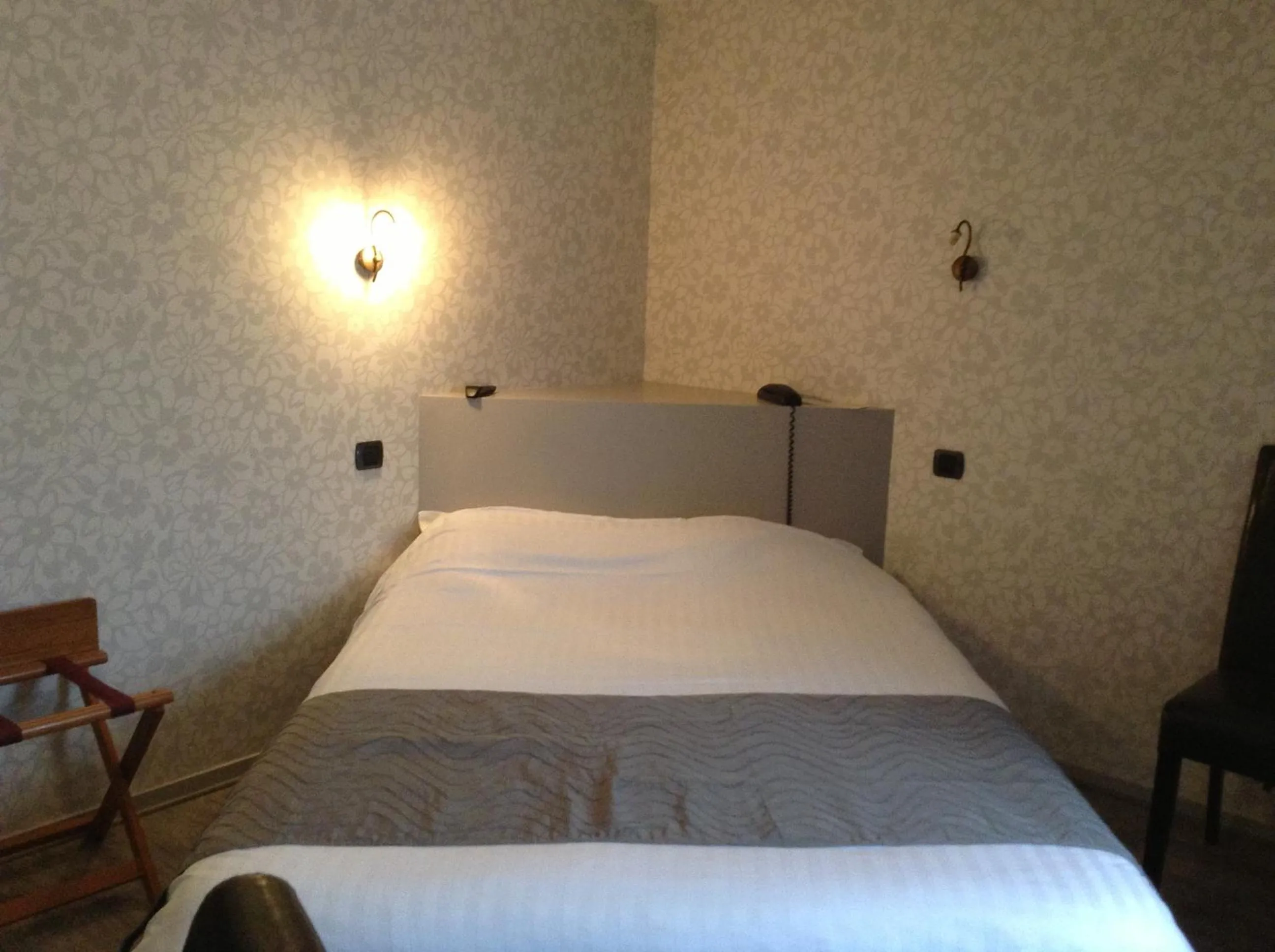 Bedroom, Bed in Logis SPA Hotel Restaurant De La Poste