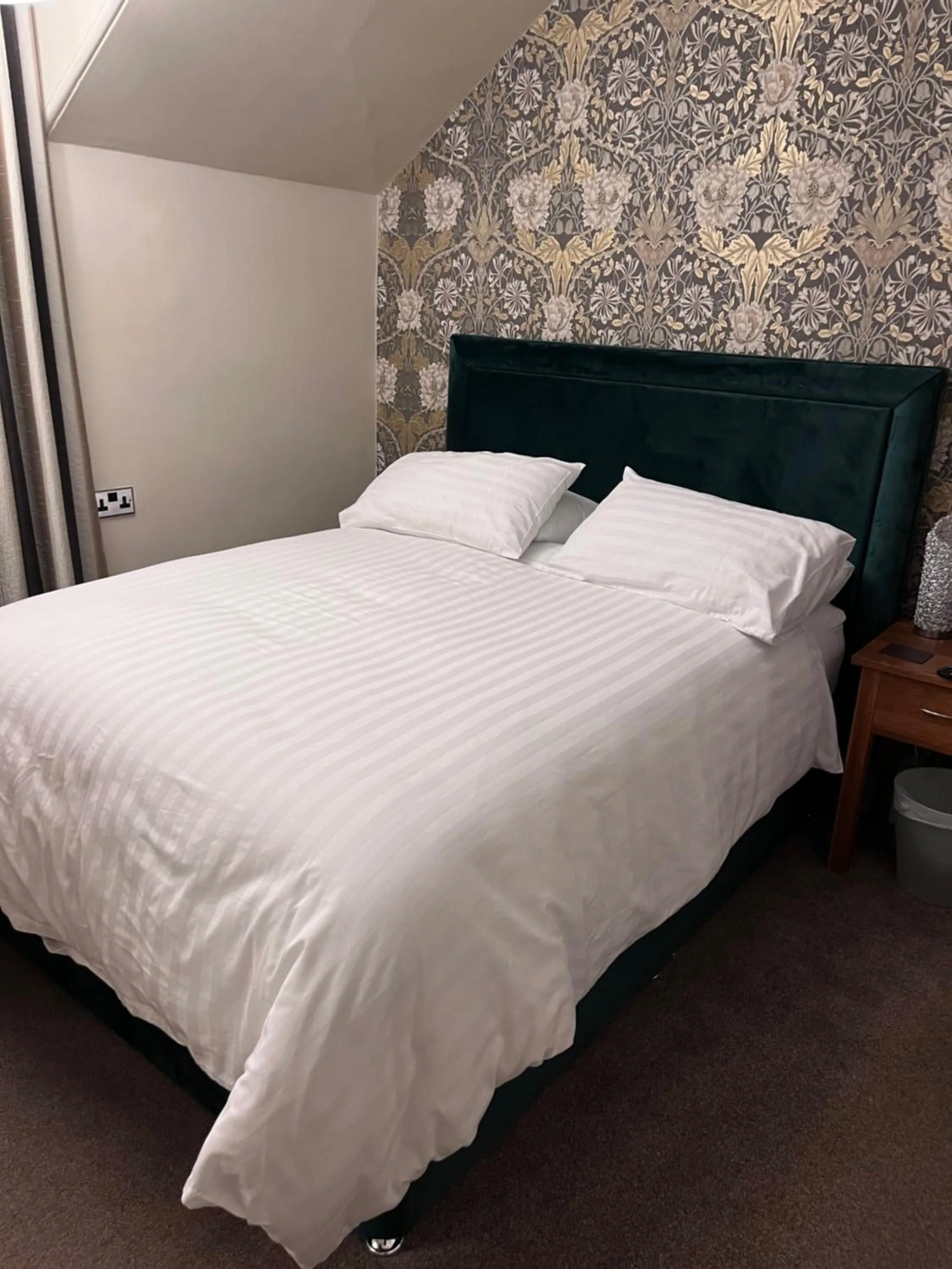 Bed in Ravenswood Guest House