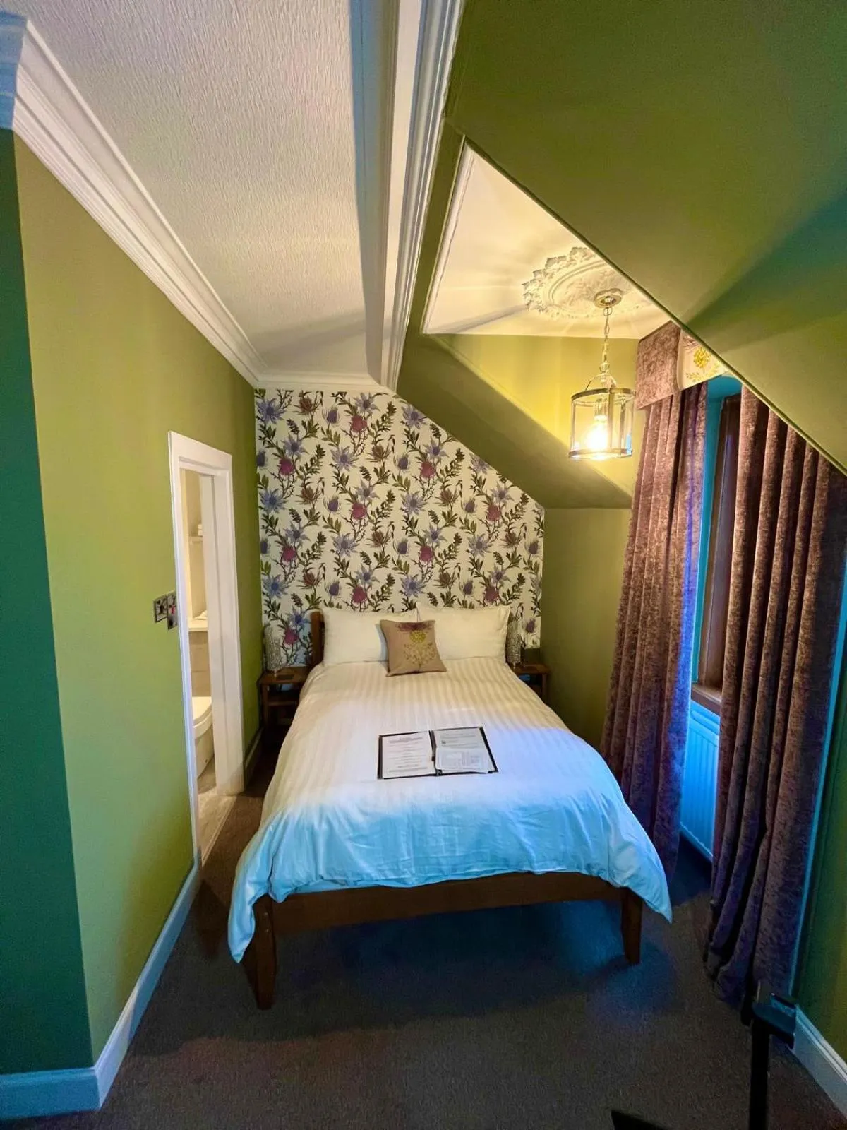 Bedroom, Bed in Ravenswood Guest House