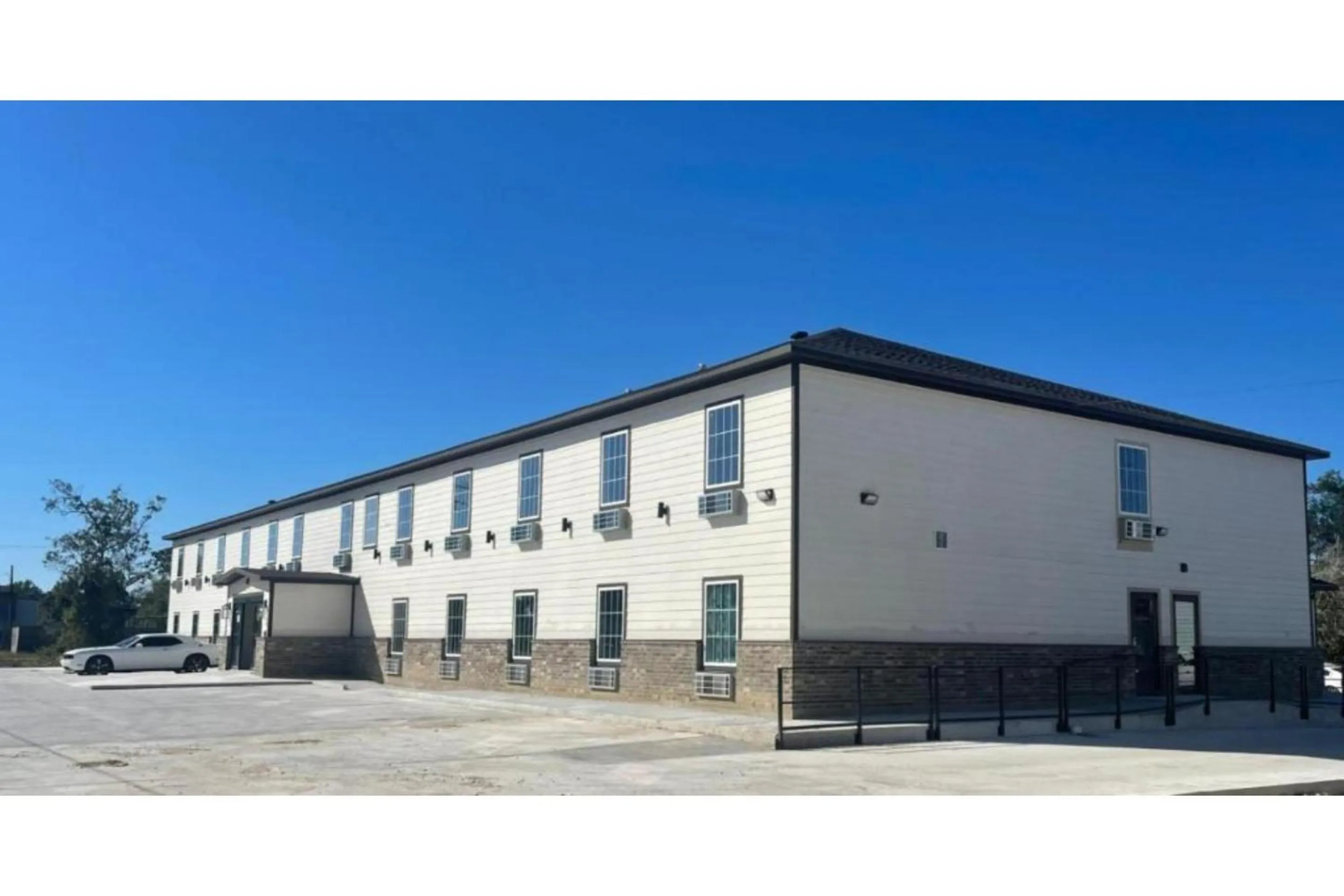 Property building in Hotel O Efficiency De Luxe Near Lake Charles Sulphur