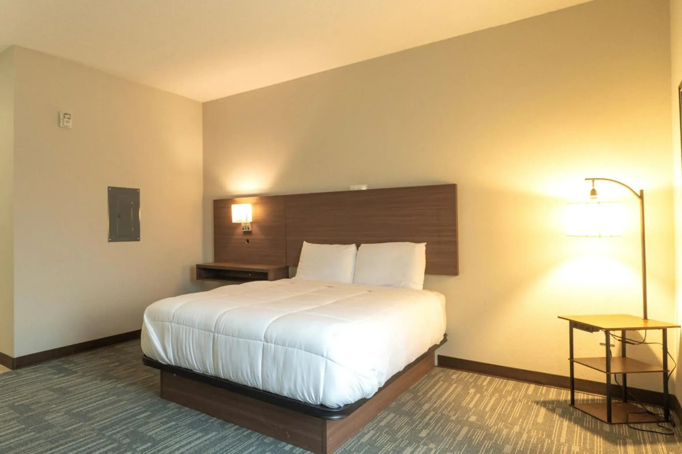 Queen Bed Accessible Non-Smoking in Efficiency De Luxe Sulphur Near Lake Charles I 10 Queen Bed Accessible Non-Smoking in Efficiency De Luxe Sulphur Near Lake Charles I 10