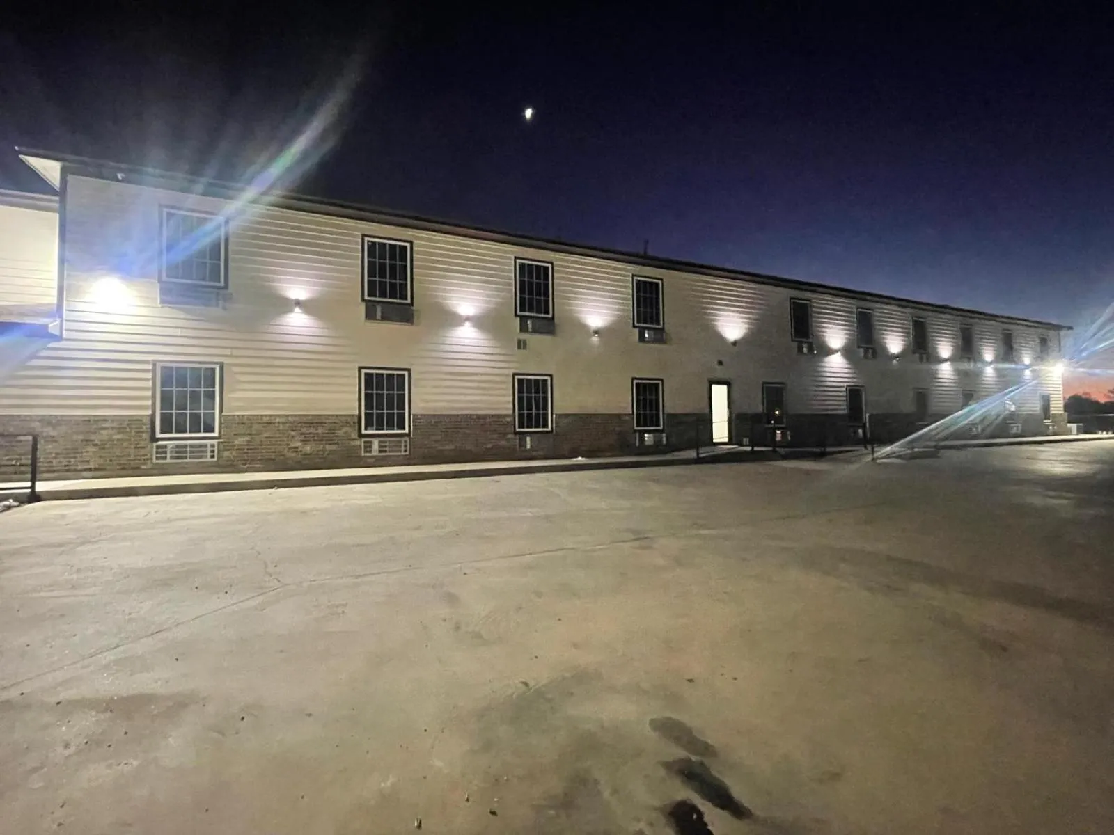 Facade/entrance in Hotel O Efficiency De Luxe Near Lake Charles Sulphur