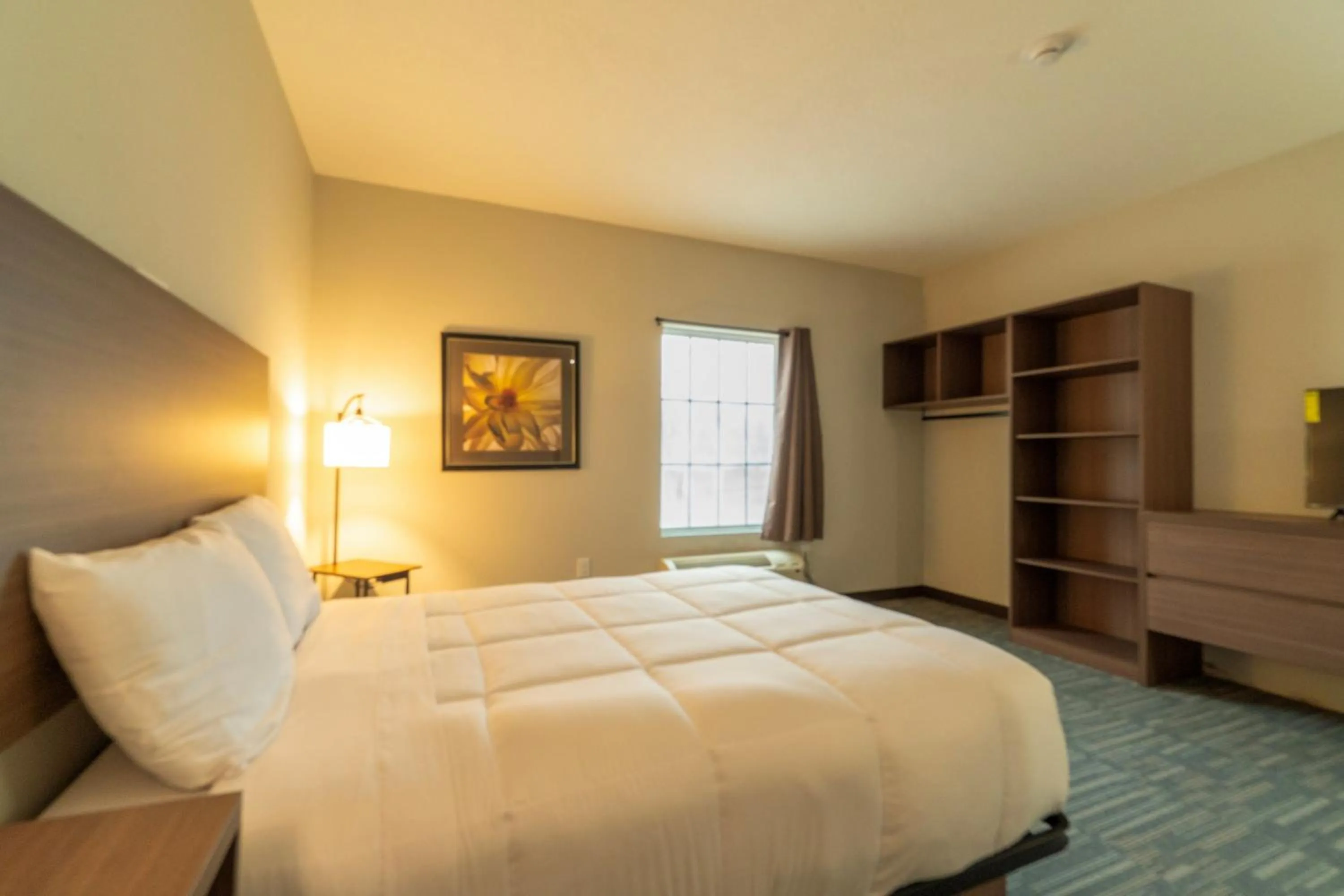 Bedroom, Bed in Efficiency De Luxe Sulphur Near Lake Charles I 10