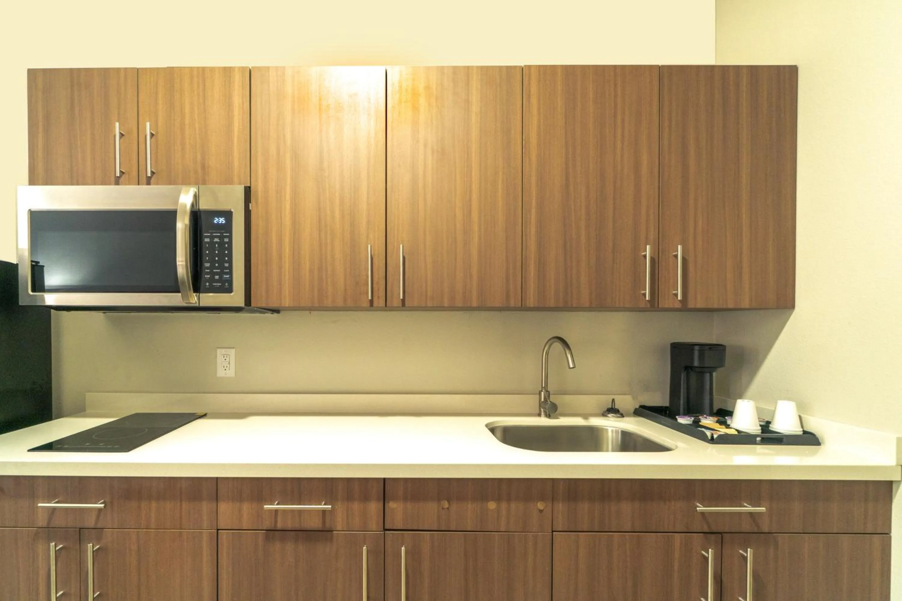 Kitchen or kitchenette in Efficiency De Luxe Sulphur Near Lake Charles I 10