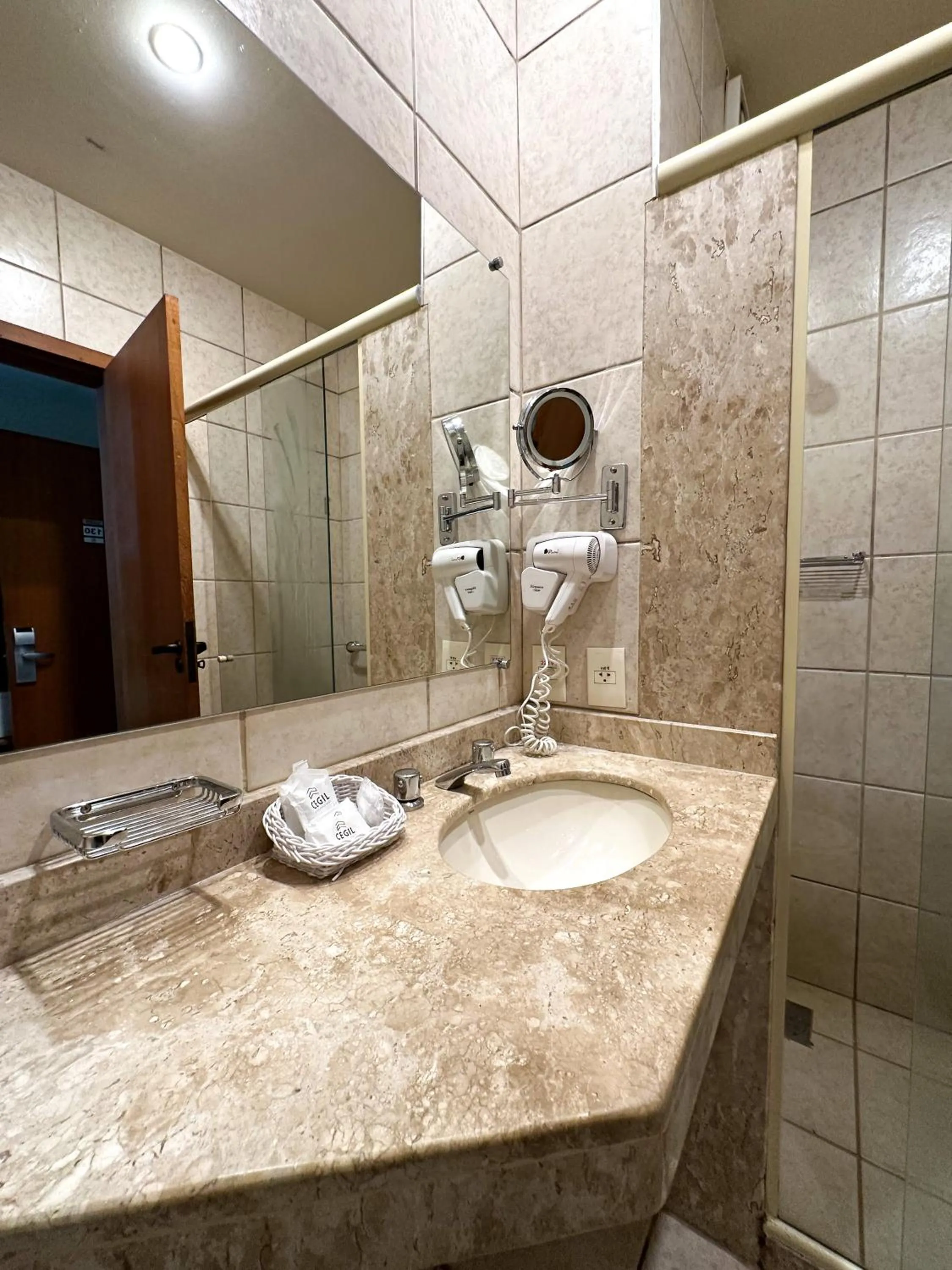 Bathroom in Cegil Hotel Boulevard