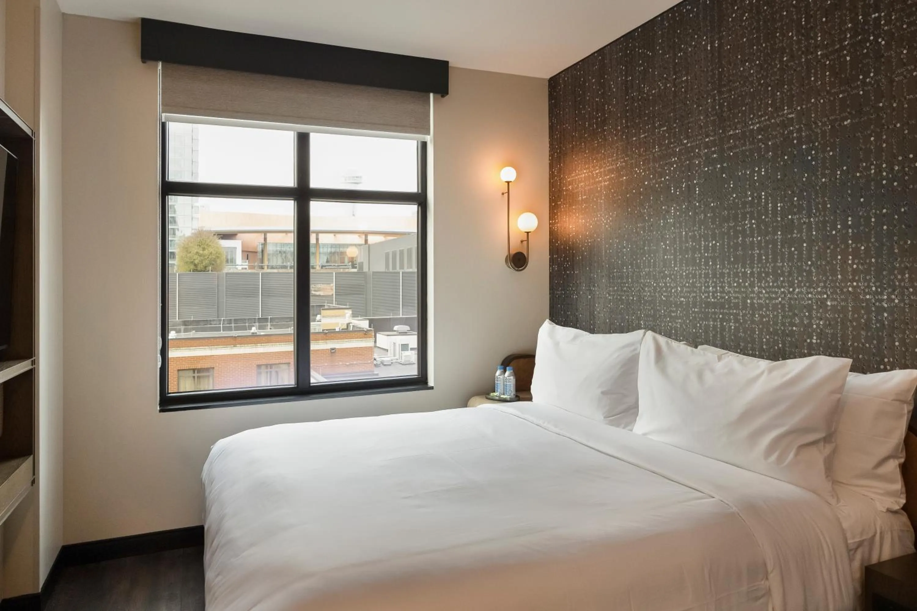 Bed in Motto By Hilton Nashville Downtown