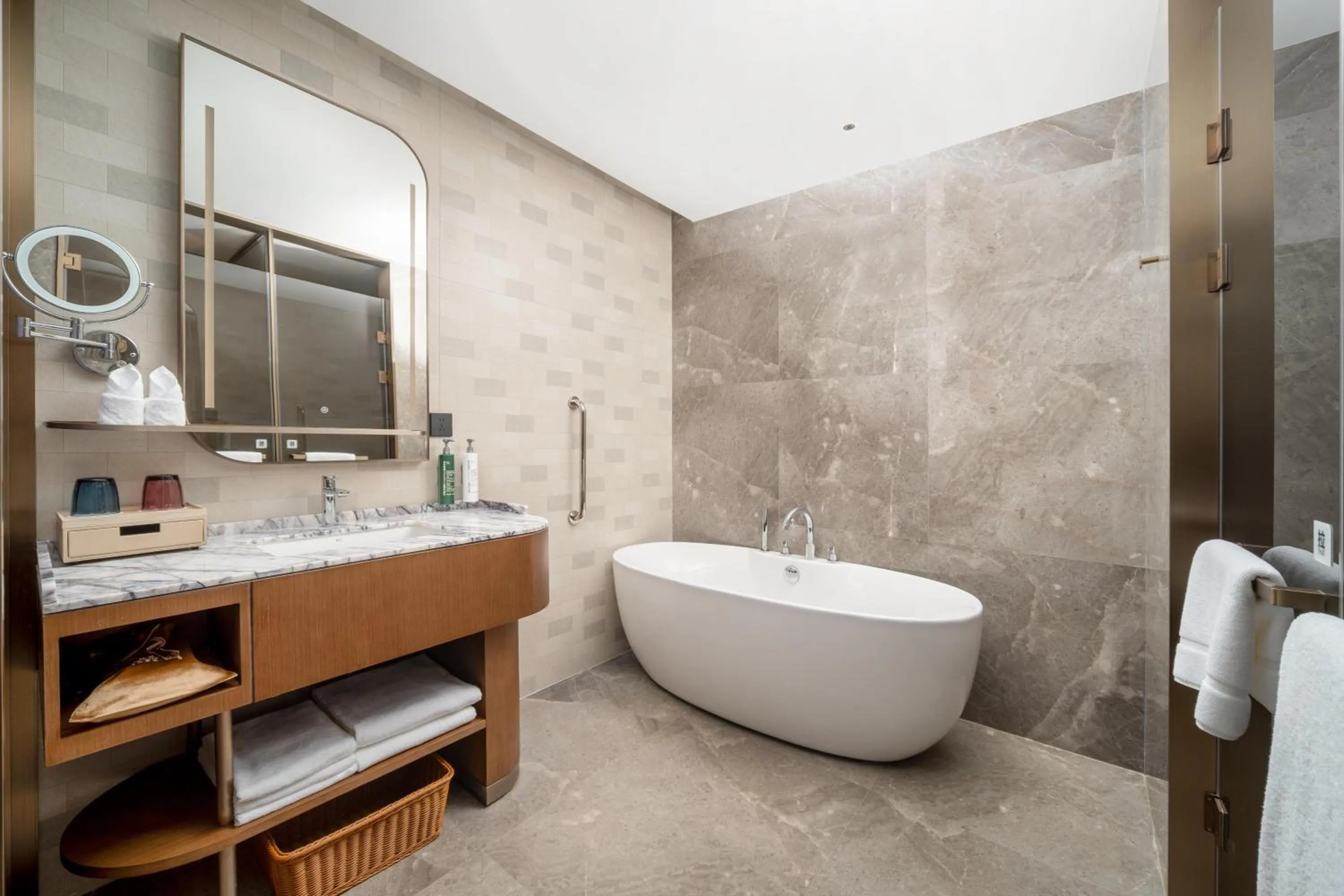 Bathroom in Hilton Garden Inn Wuhu Economic Tech Zone