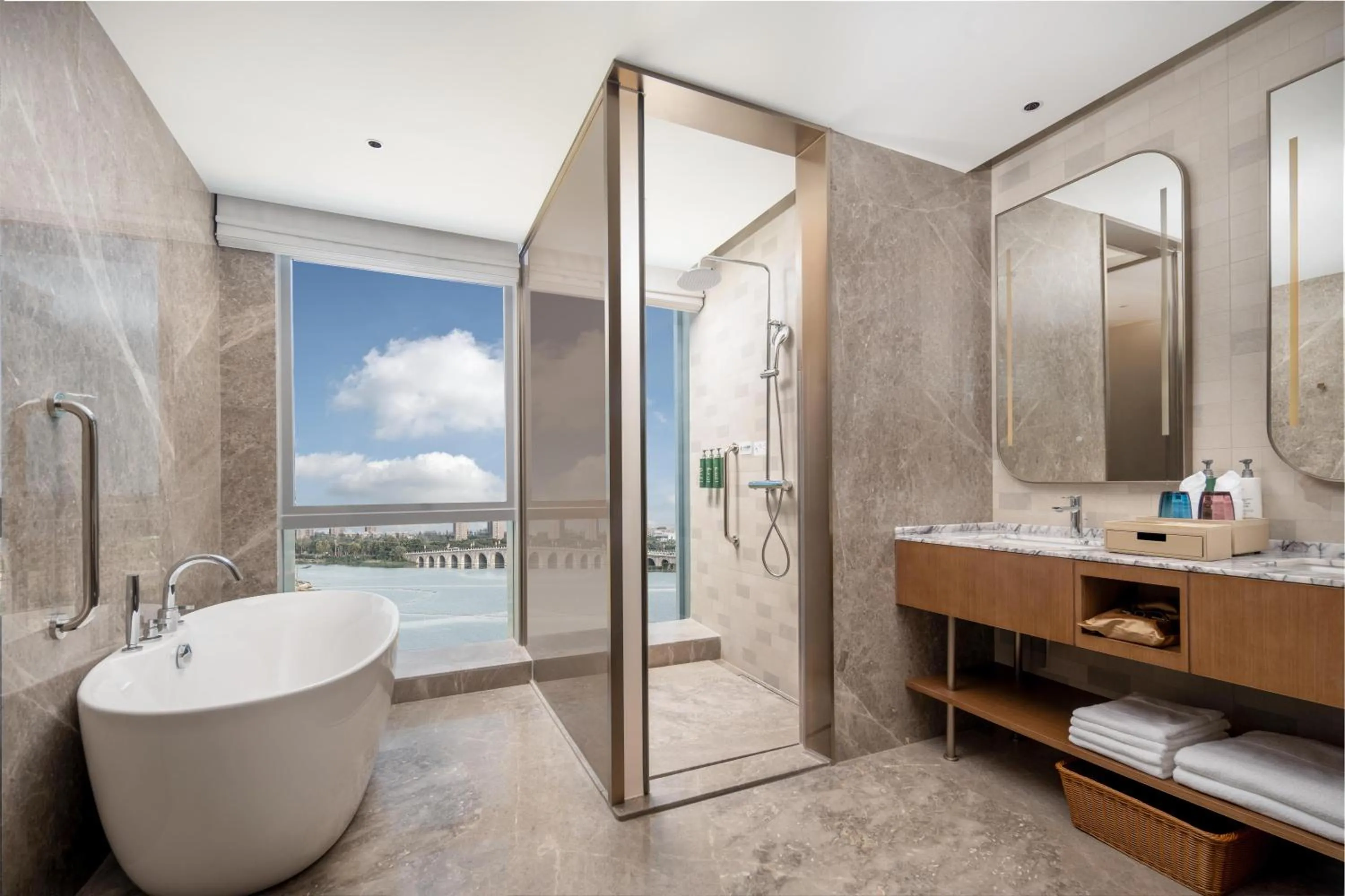 Bathroom in Hilton Garden Inn Wuhu Economic Tech Zone