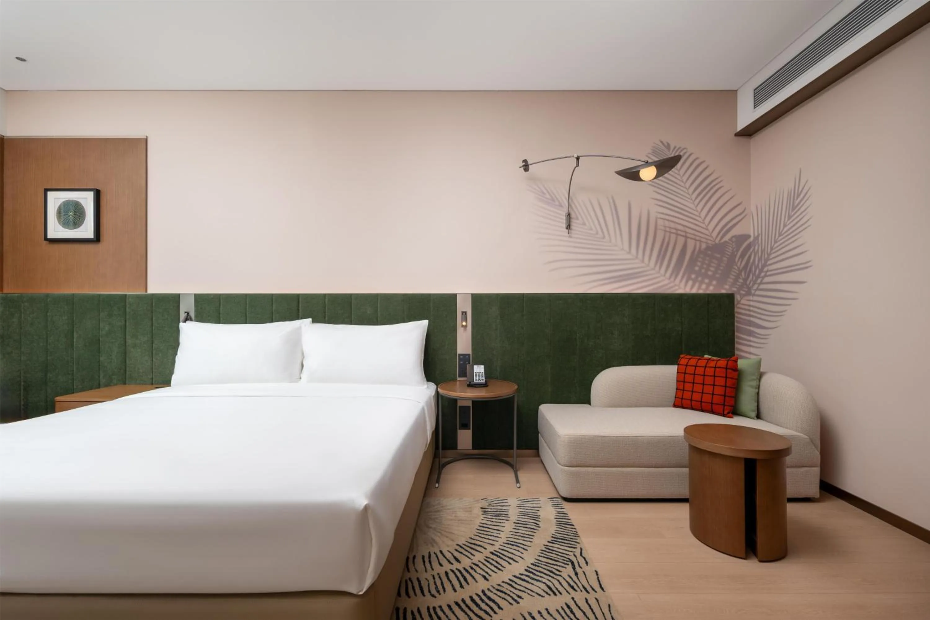 Living room, Bed in Hilton Garden Inn Wuhu Economic Tech Zone