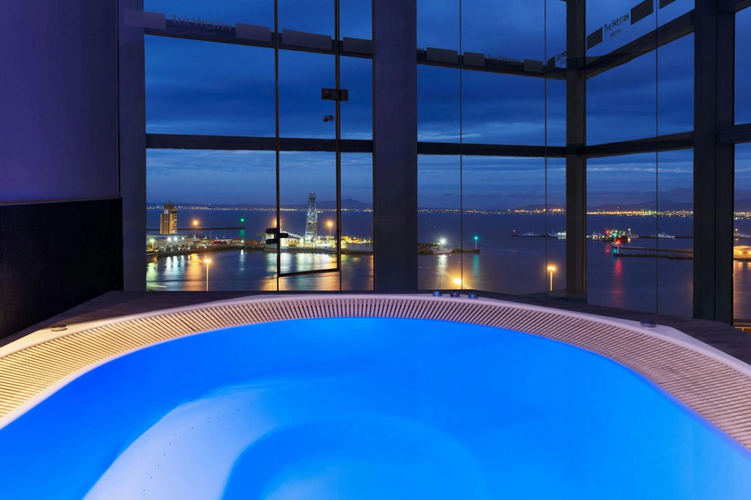 Swimming pool in The Westin Cape Town