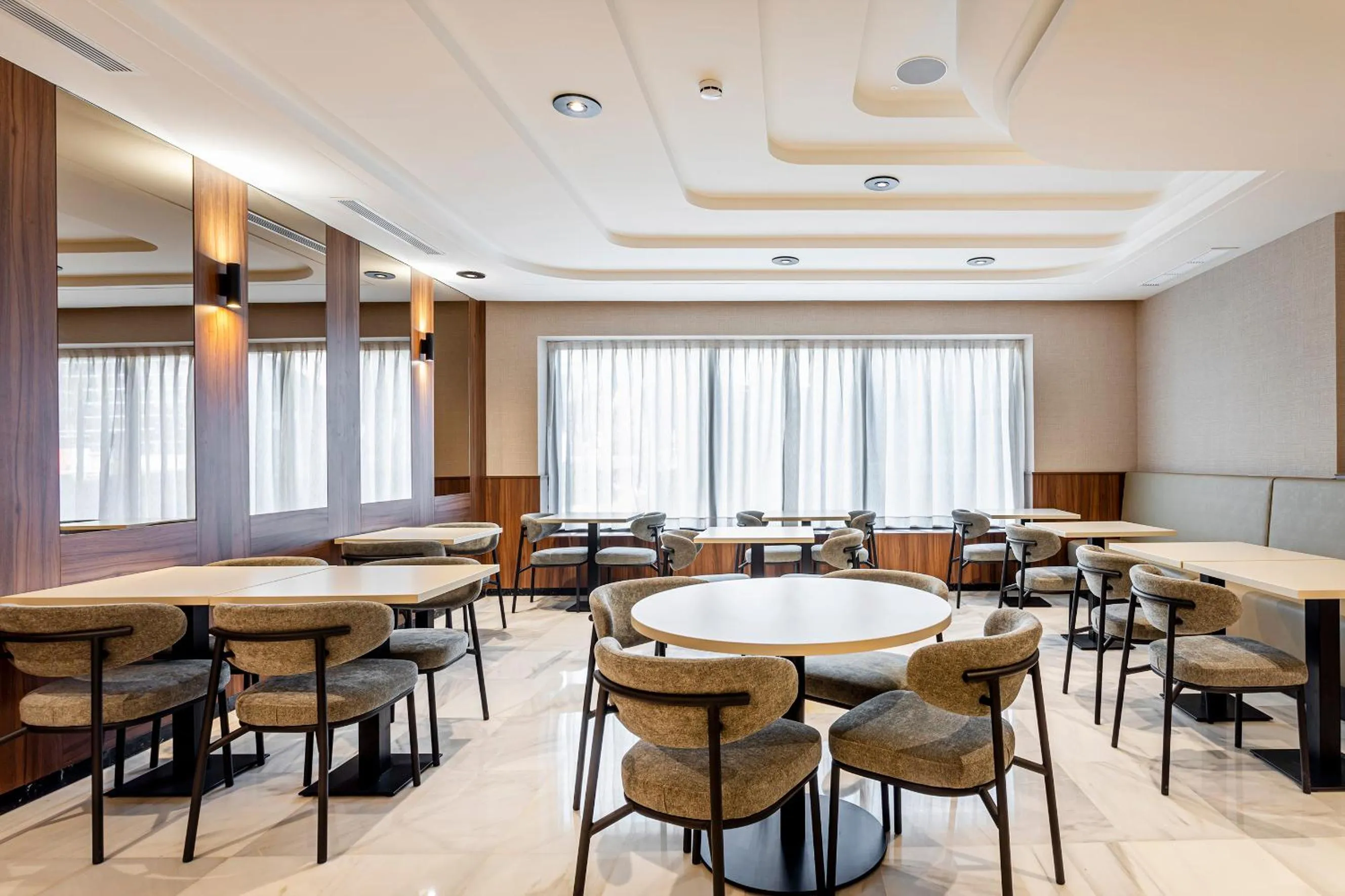 Restaurant/places to eat in B48 Valencia Feria