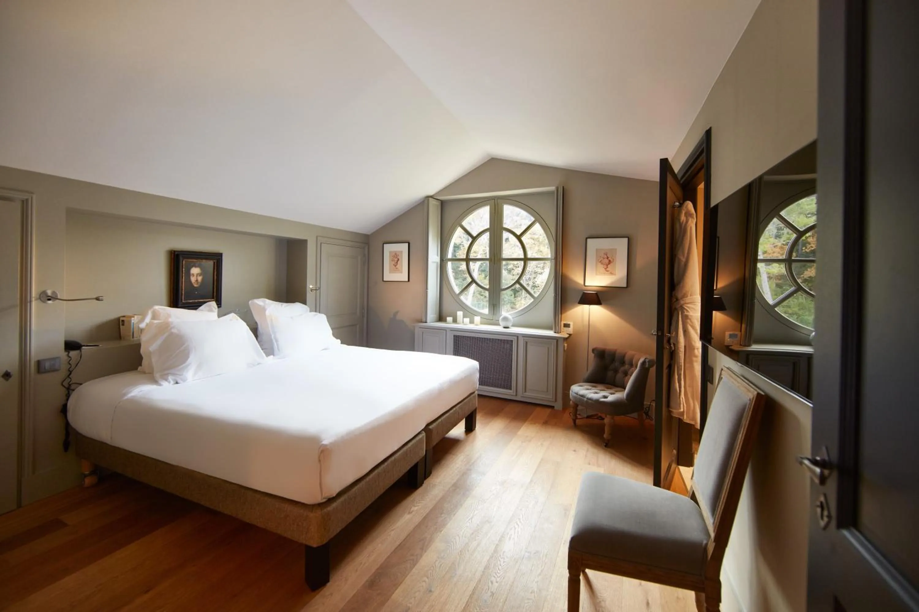 Bedroom, Bed in Domaine de Fontenille