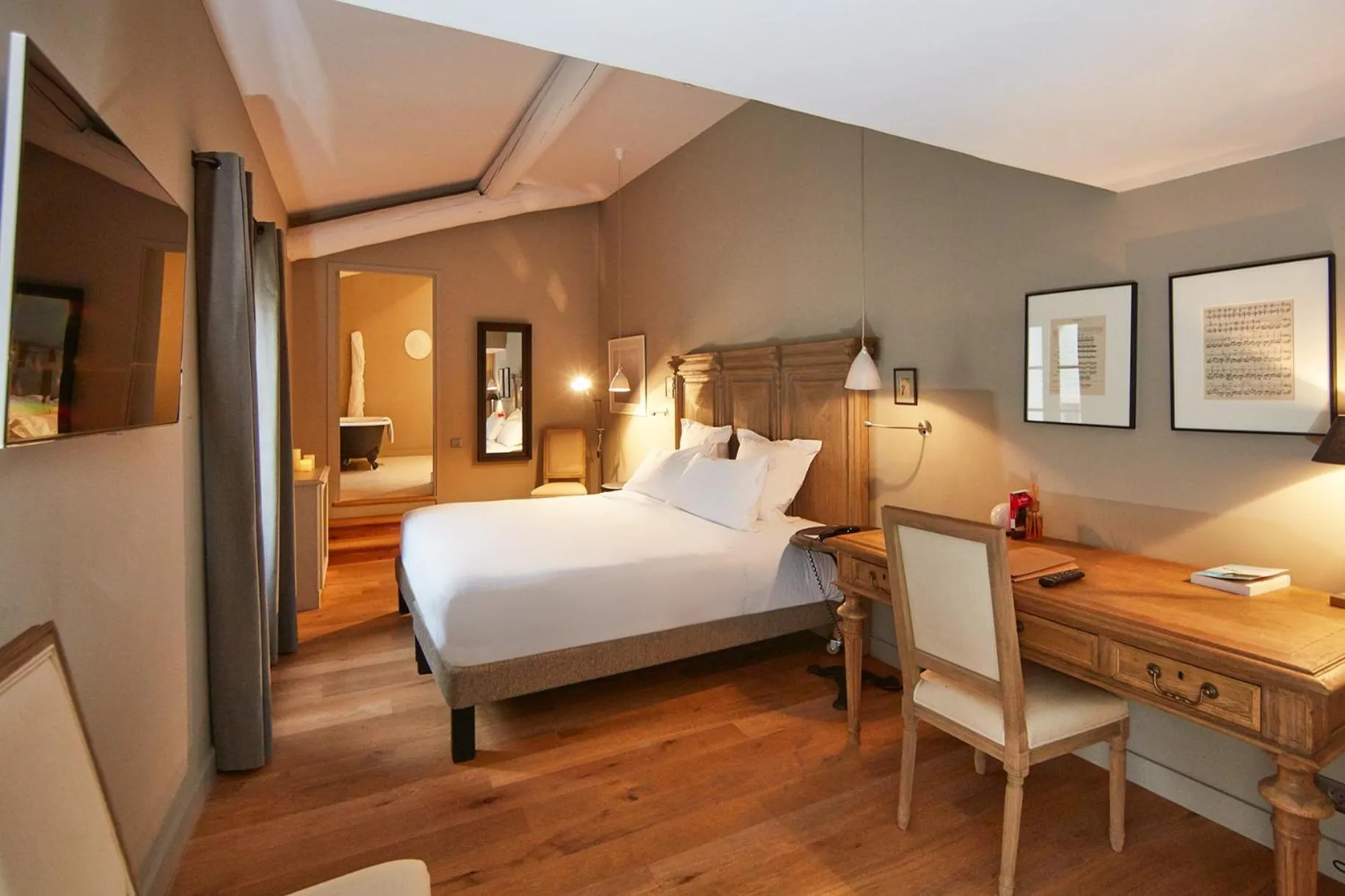 Bedroom, Bed in Domaine de Fontenille