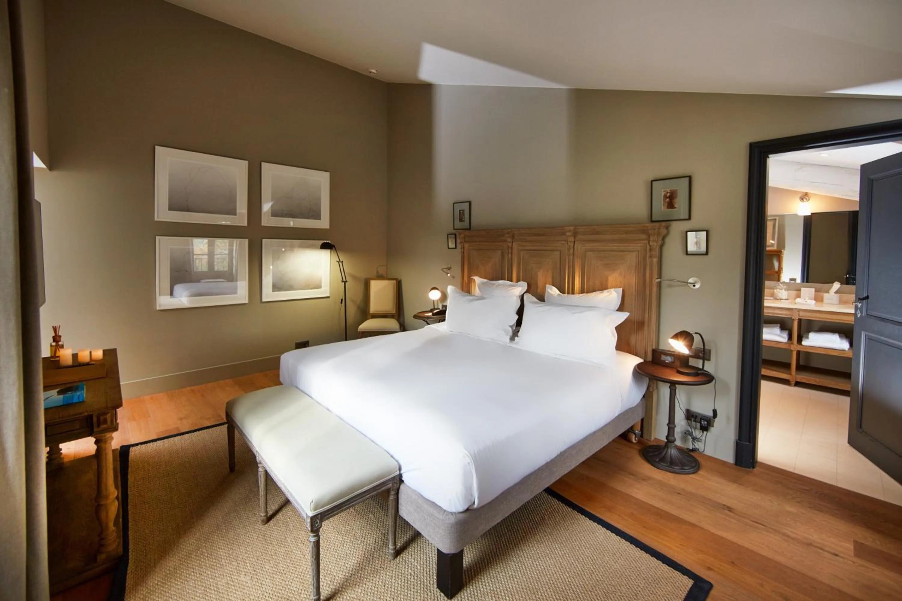 Bedroom, Bed in Domaine de Fontenille