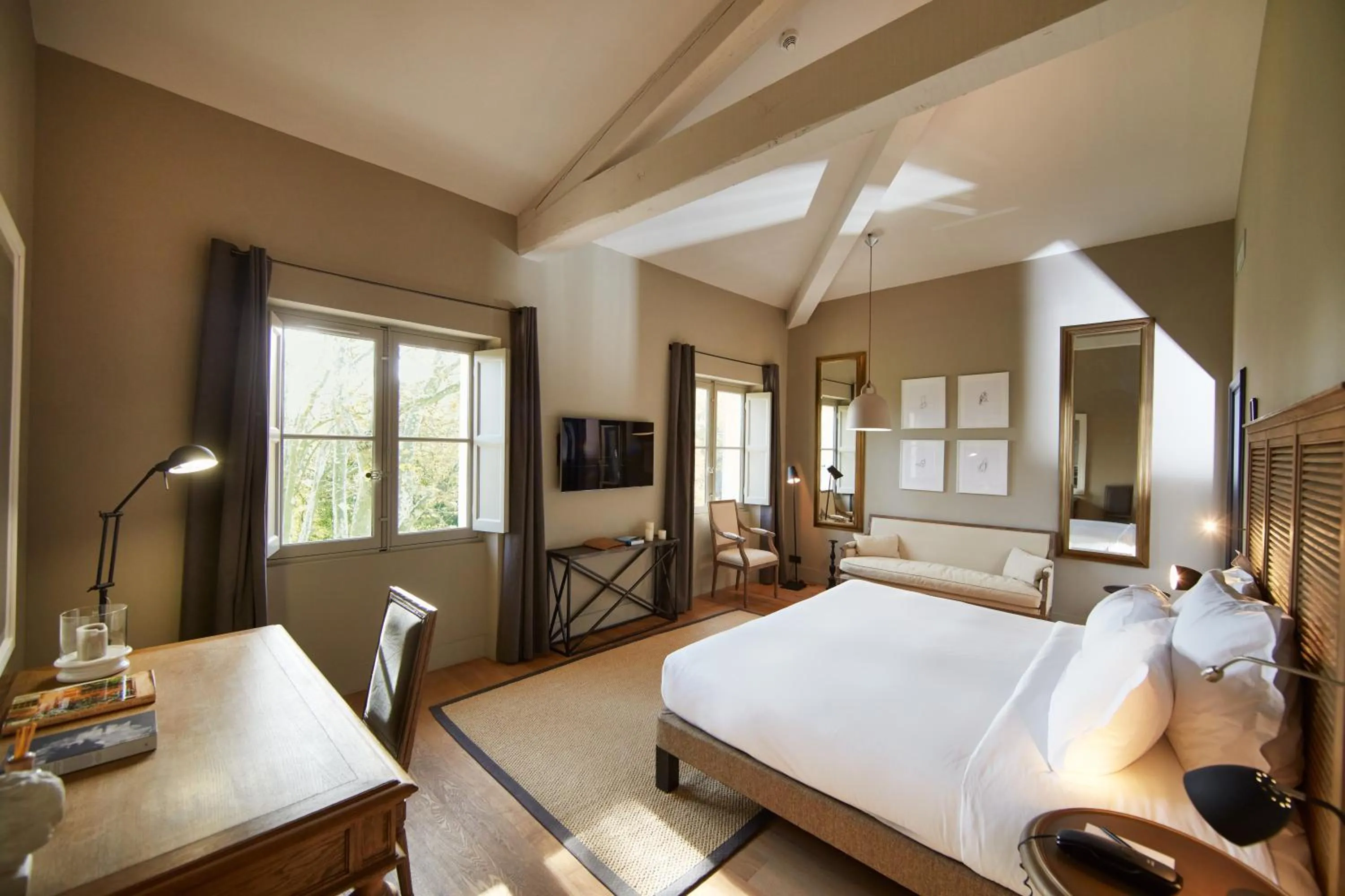 Bedroom, Bed in Domaine de Fontenille