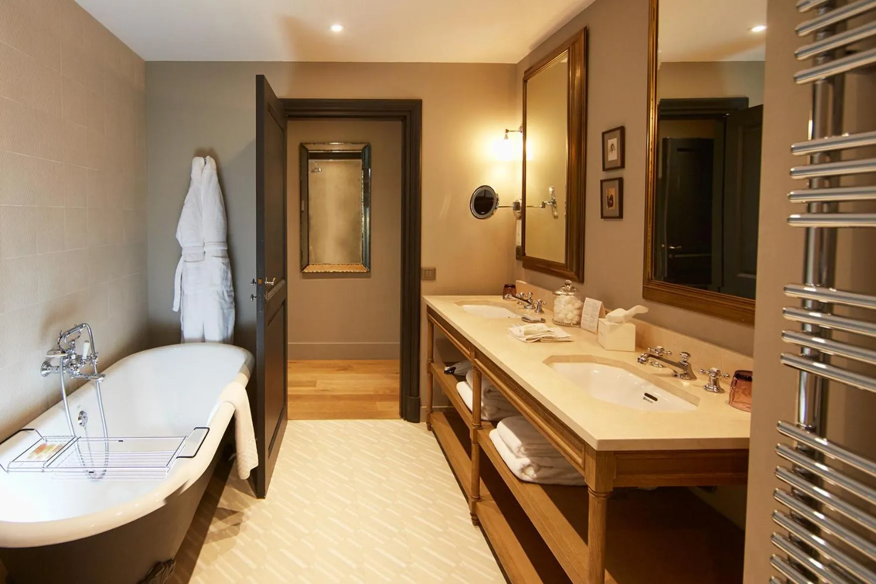 Bathroom, Bed in Domaine de Fontenille