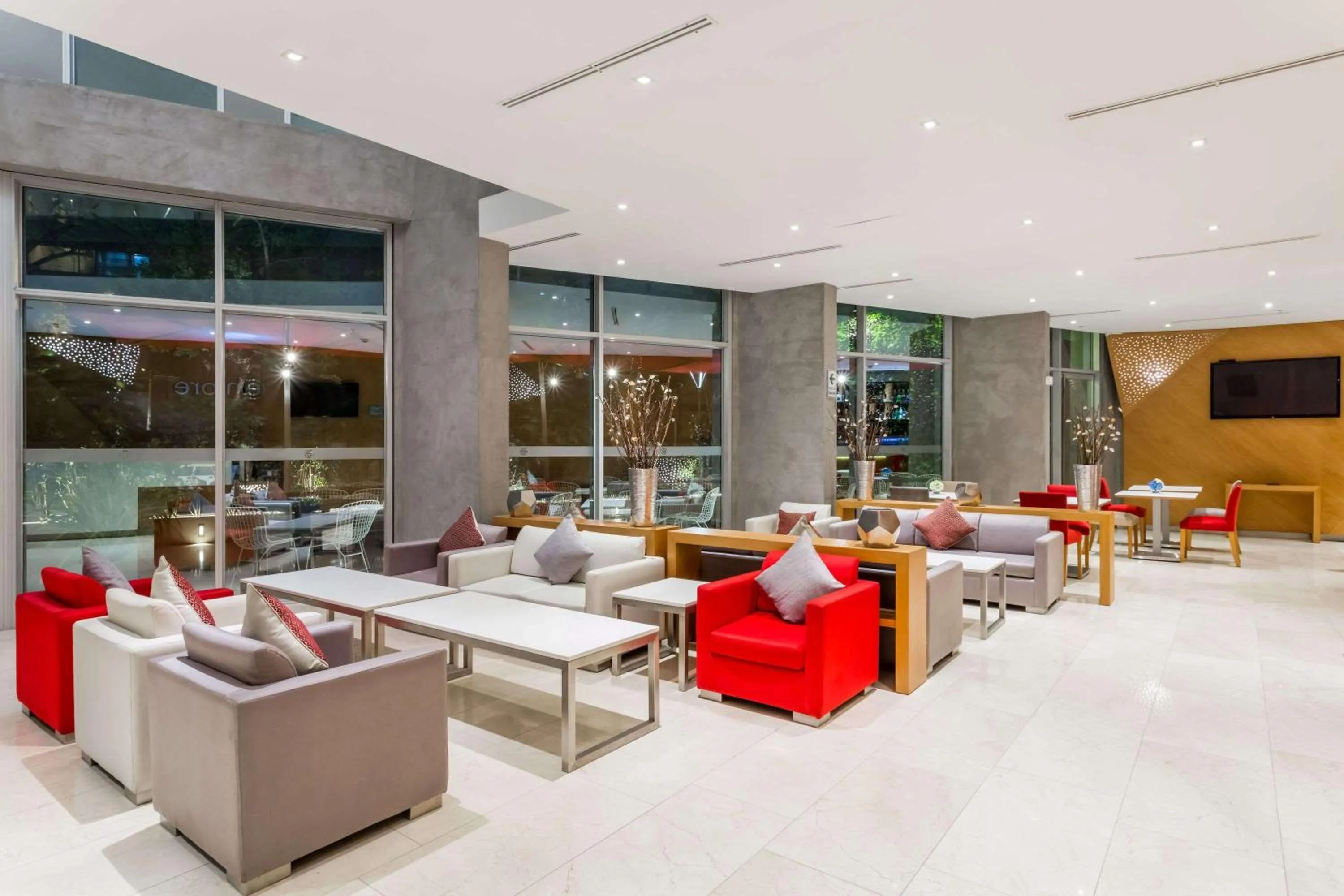 Lobby or reception in Ramada Encore by Wyndham Lima San Isidro