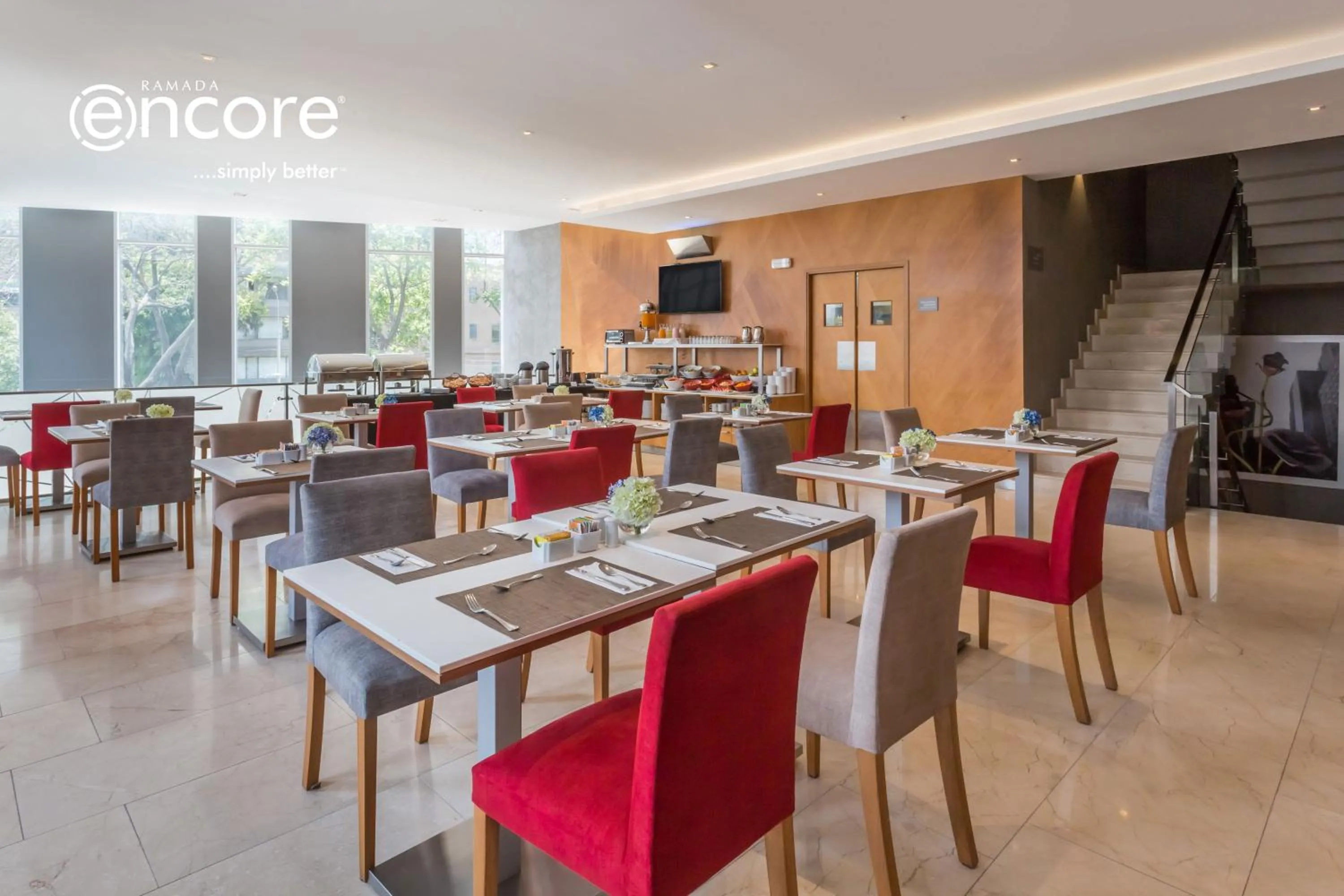 Food and drinks in Ramada Encore by Wyndham Lima San Isidro
