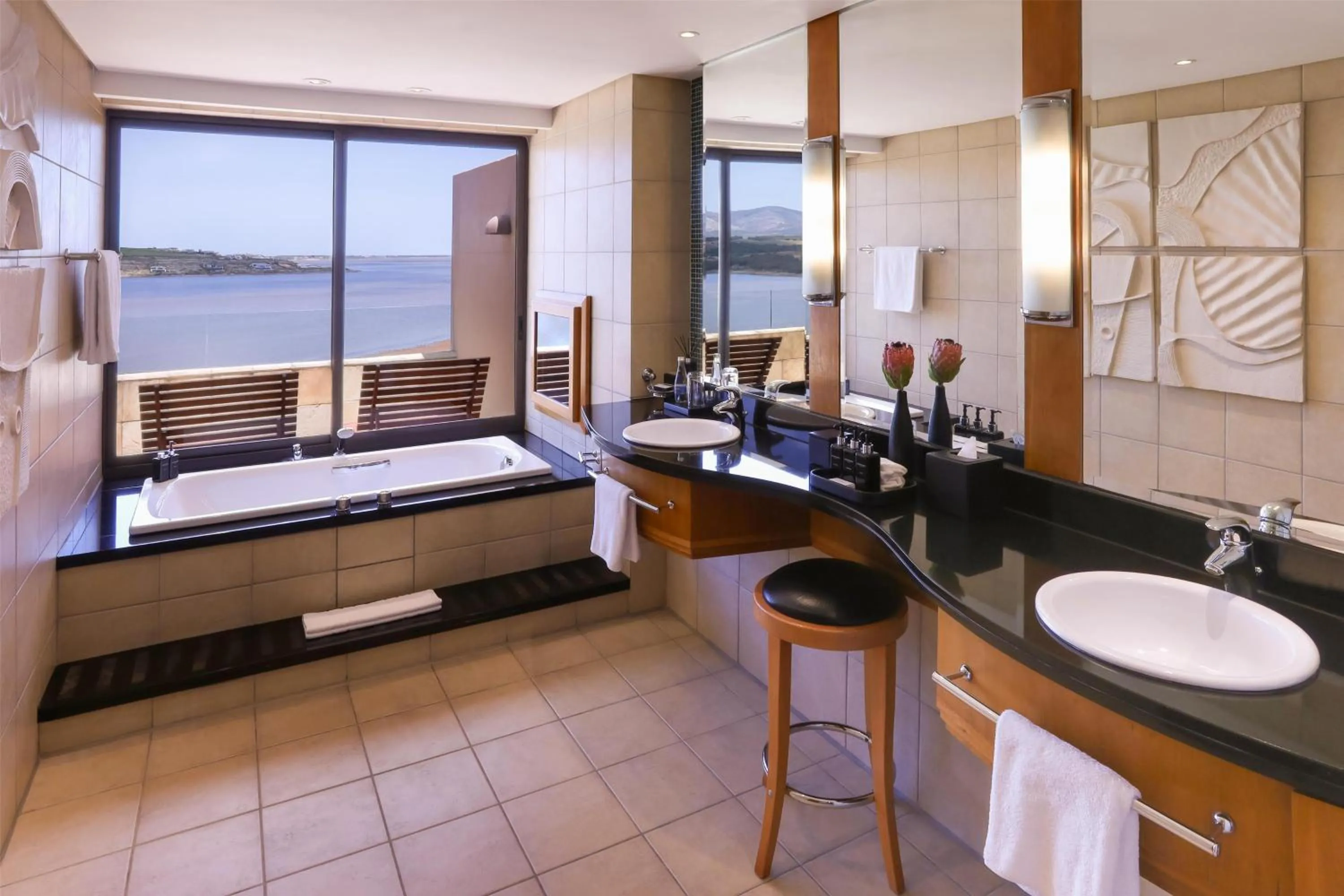 Bathroom, Bed in Arabella Hotel, Golf and Spa