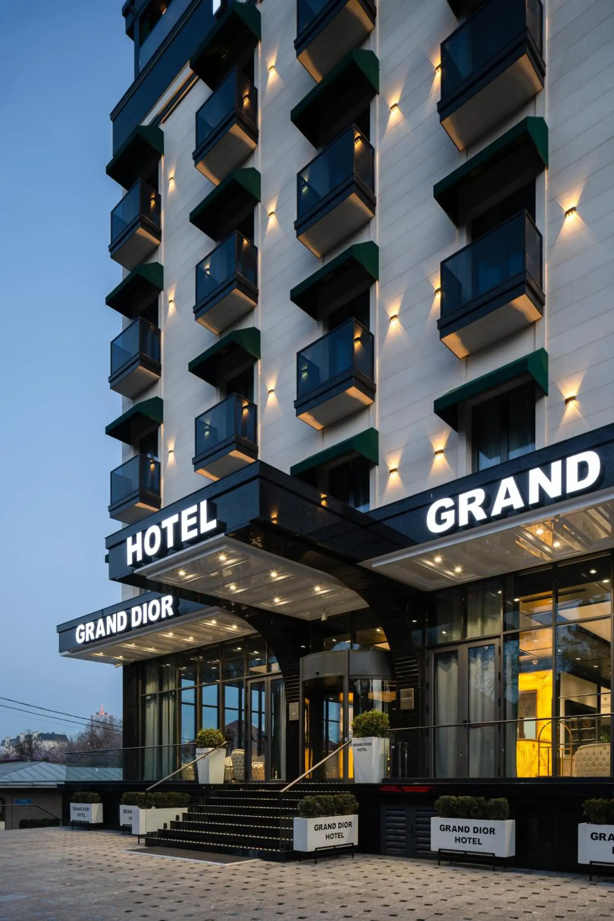 Grand Dior Grand Dior