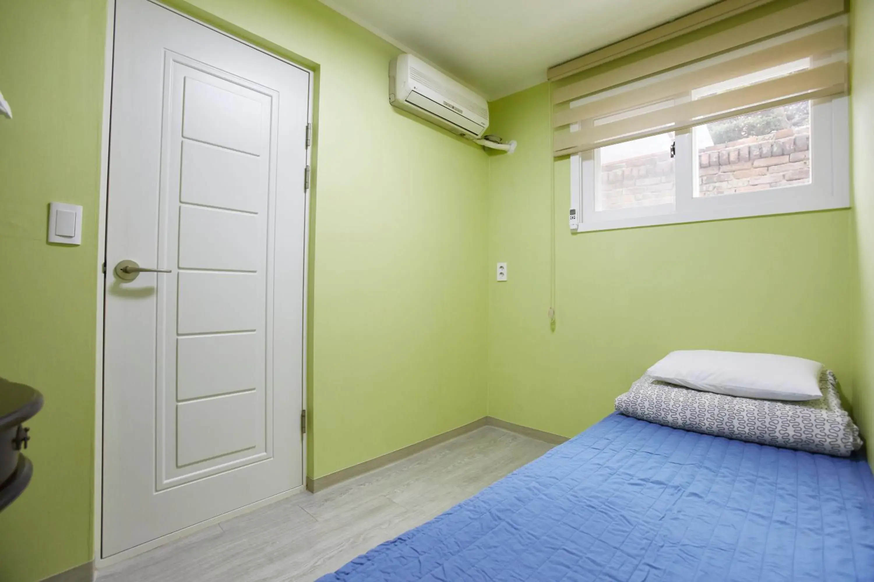 Standard Single Room with Shower - single occupancy in Hans House Standard Single Room with Shower - single occupancy in Hans House