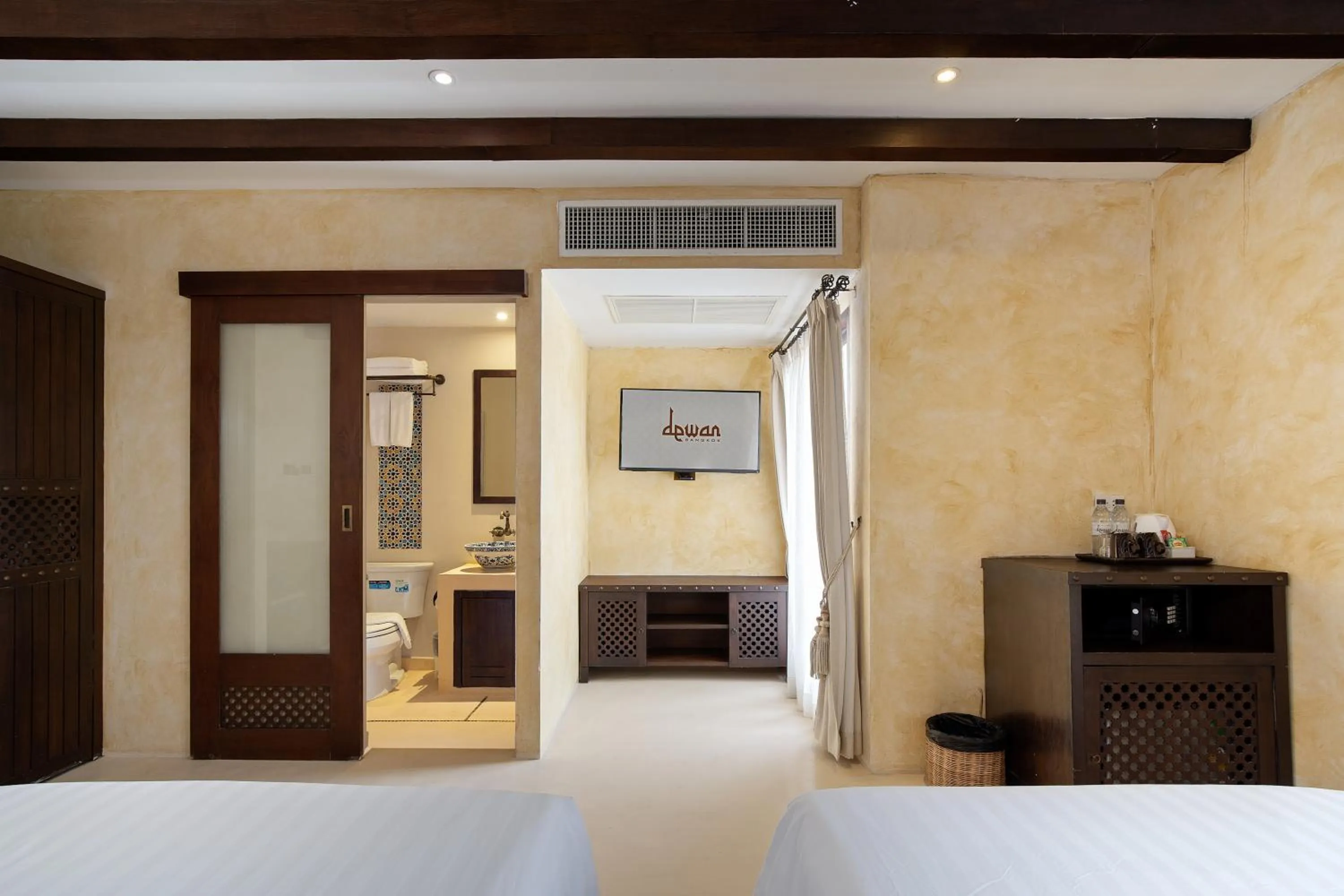 Photo of the whole room, Bed in Dewan Bangkok