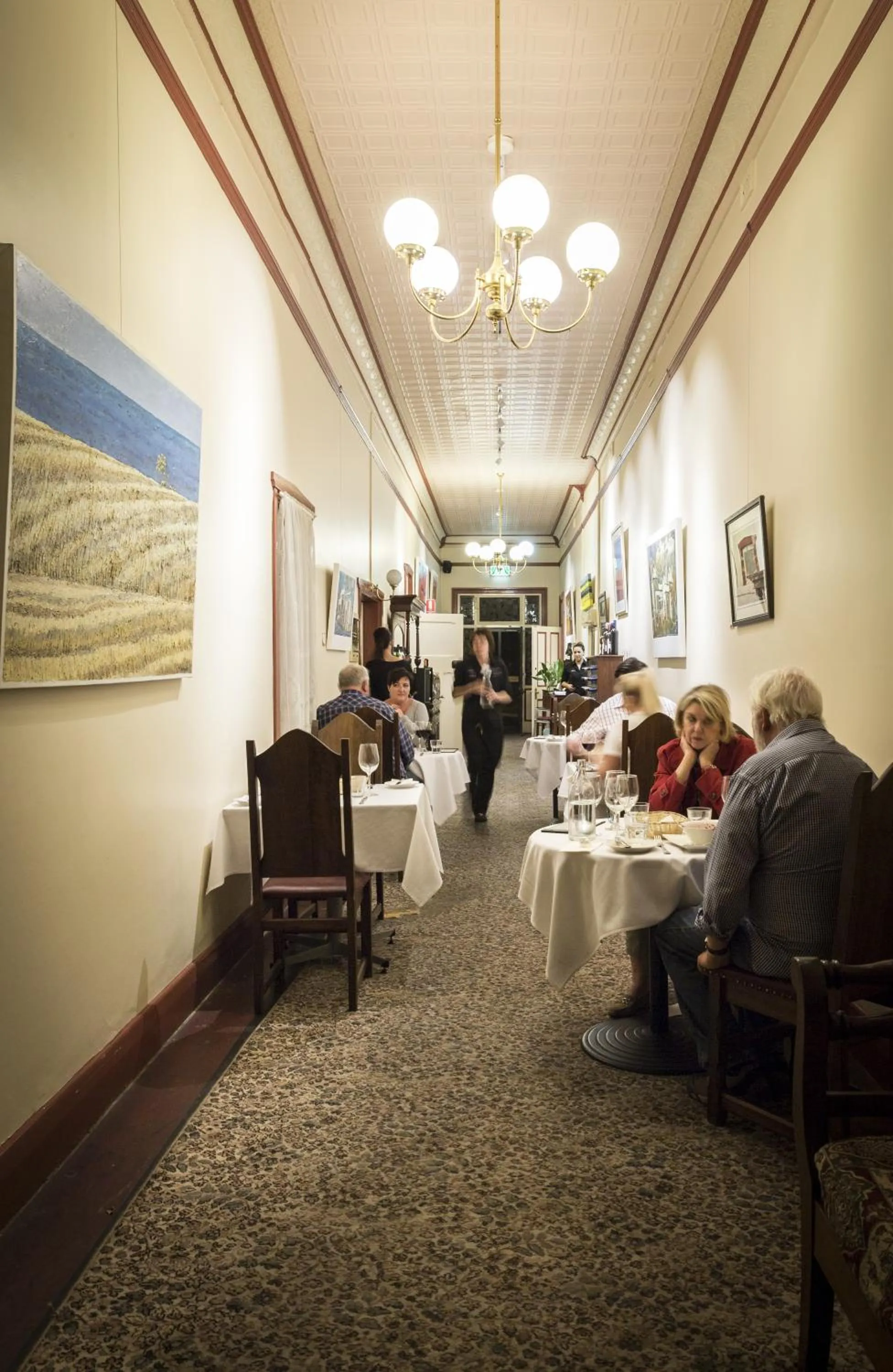 Restaurant/places to eat in The Rising Sun Hotel