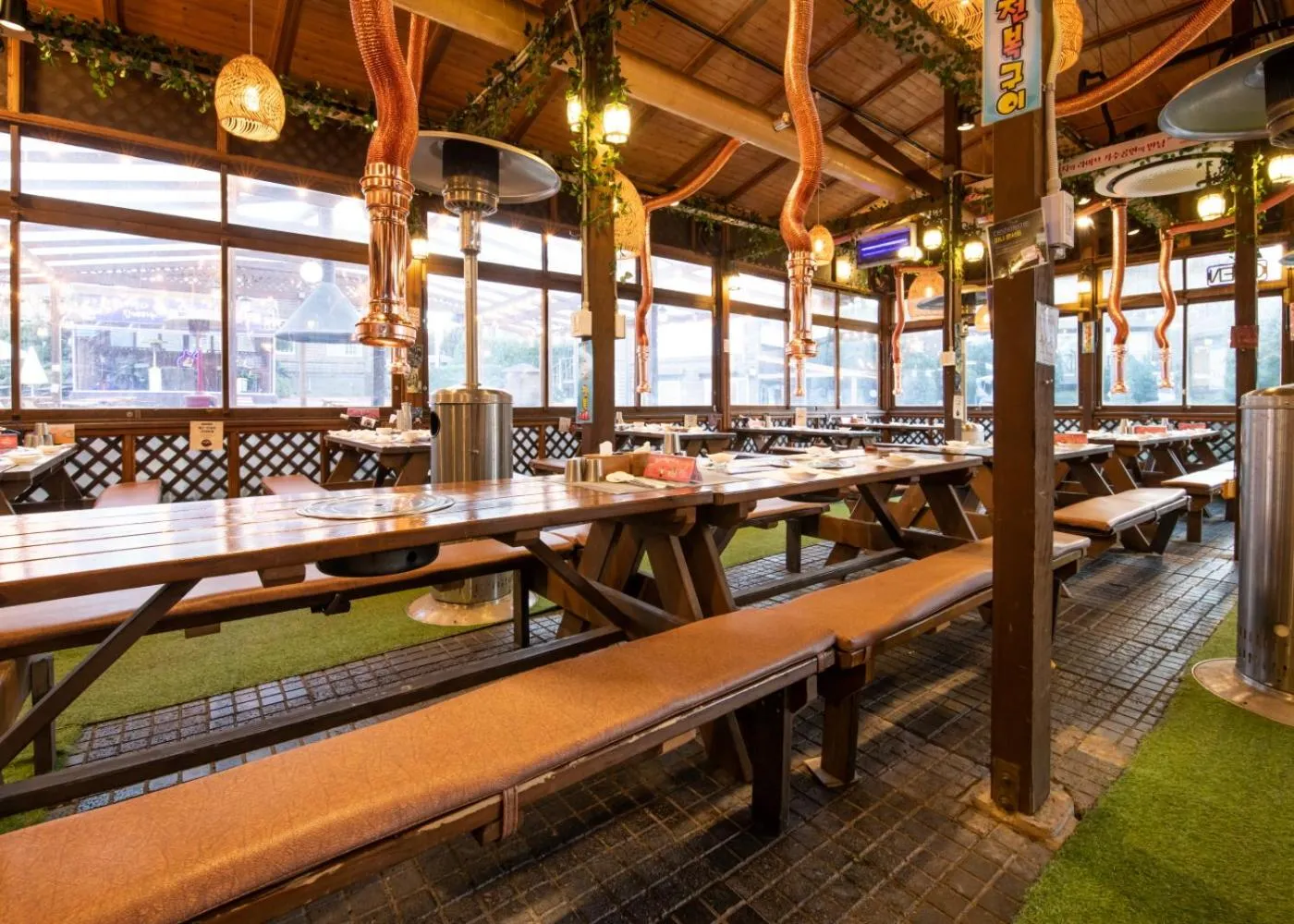 Restaurant/places to eat in Dyne Resort