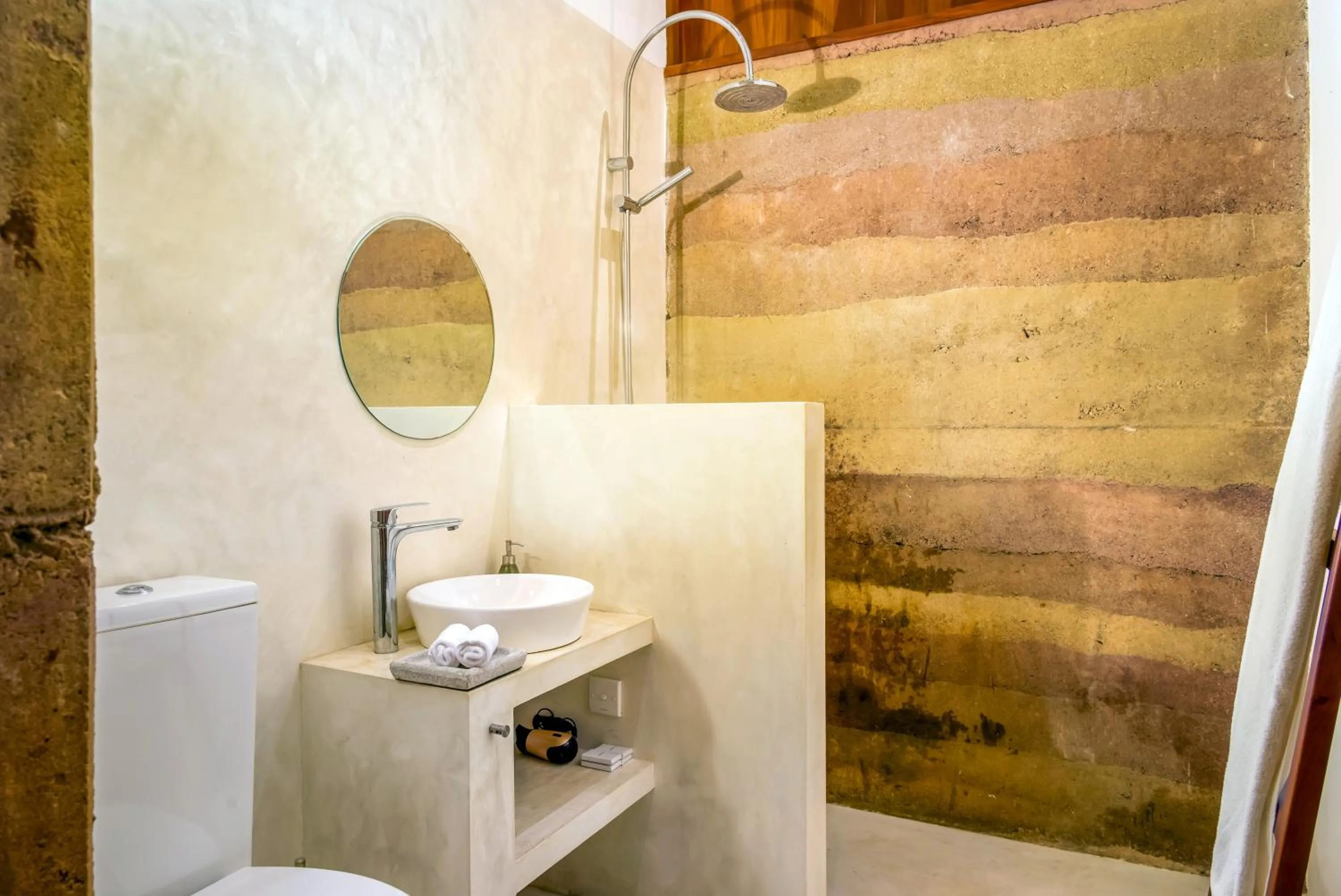 Shower in No 05 Middle Street